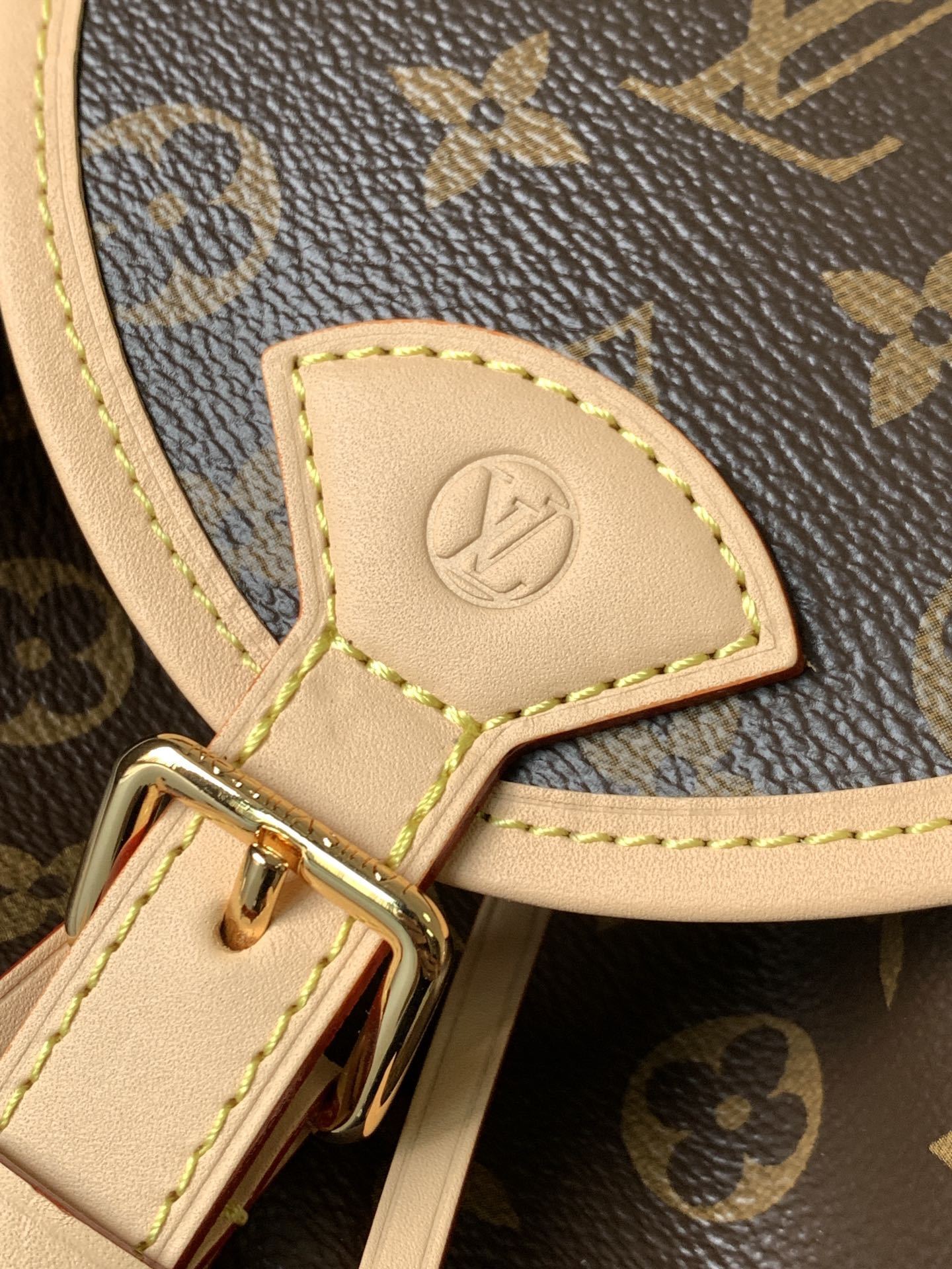 1:1 Replica LV flip-top handbag