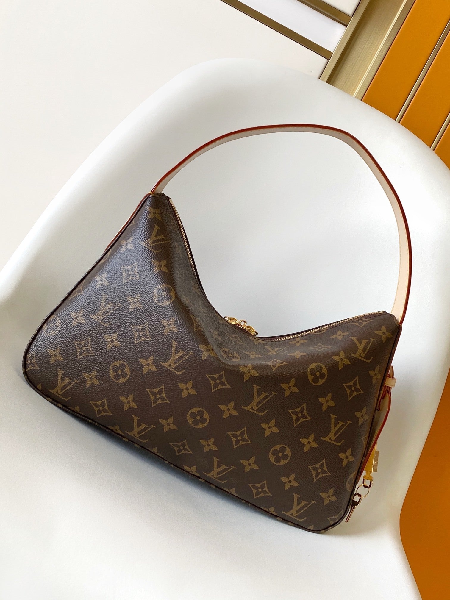 1:1 Replica LV single-shoulder bag