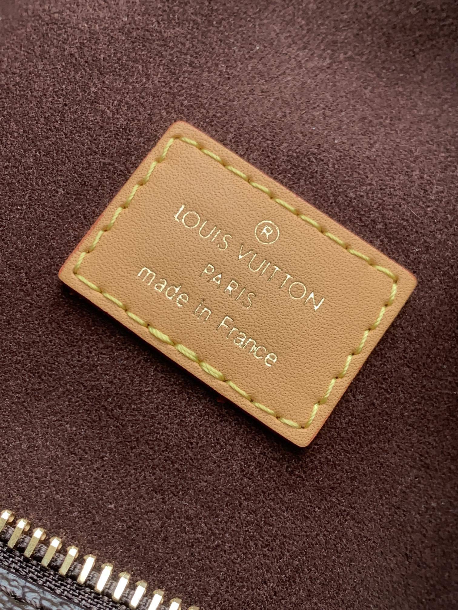 1:1 Replica LV box bag