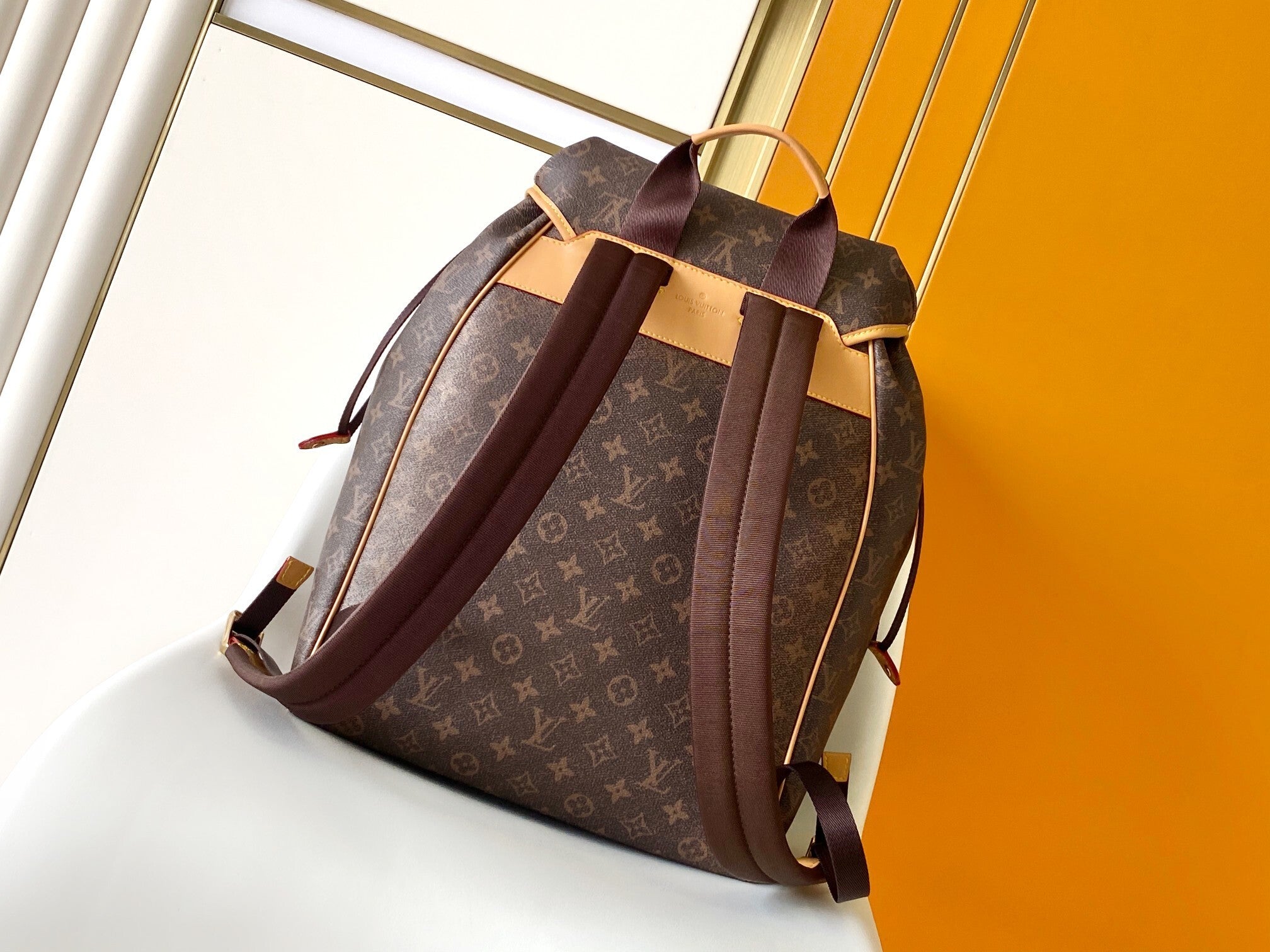 1:1 Replica LV backpack