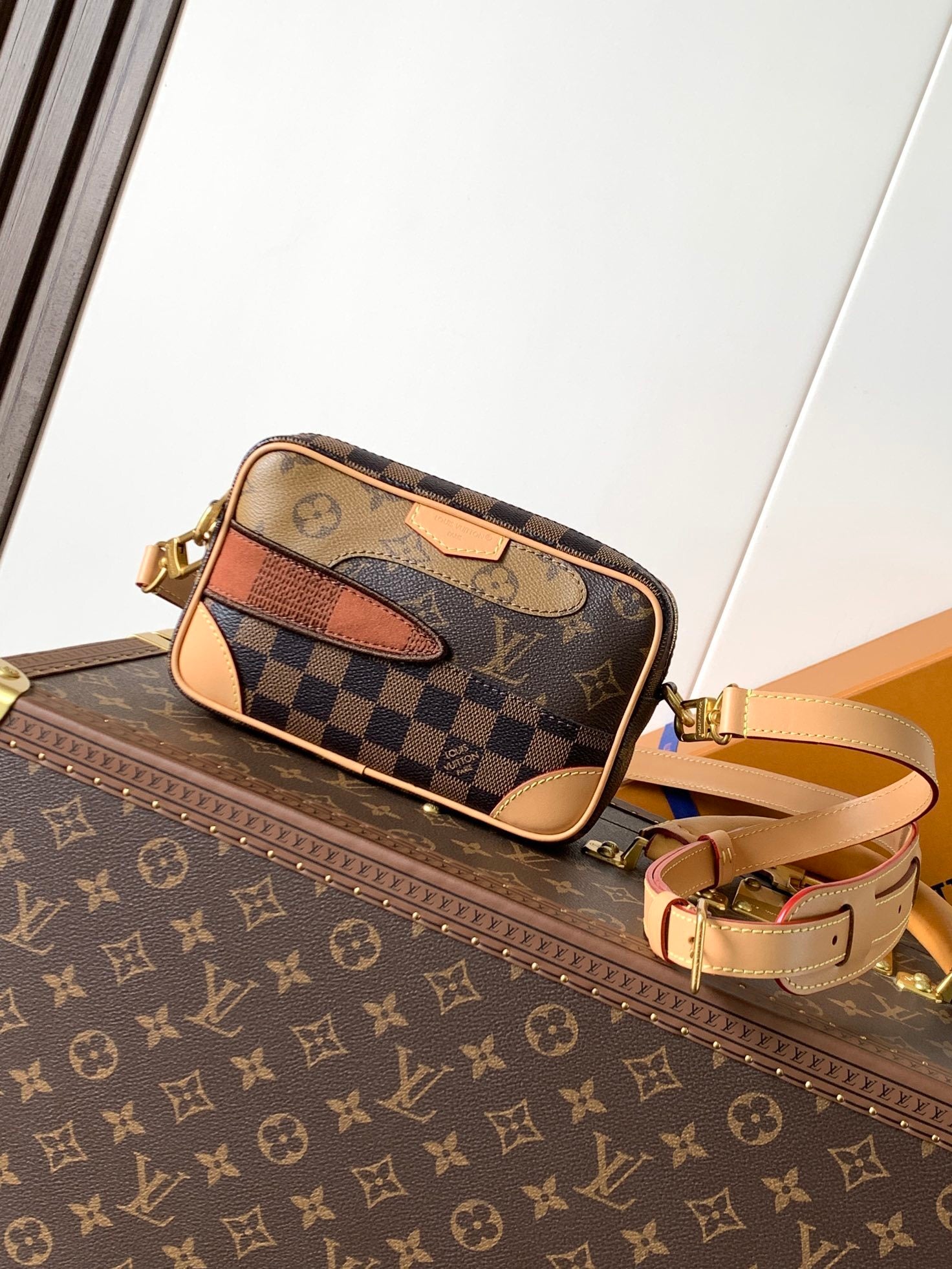 1:1 Replica LV crossbody bag