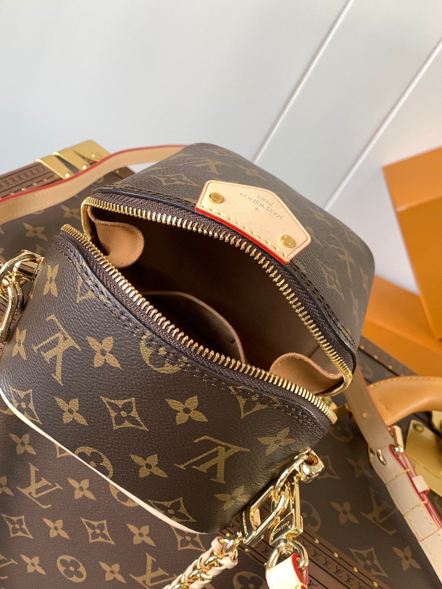 1:1 Replica LV crossbody bag