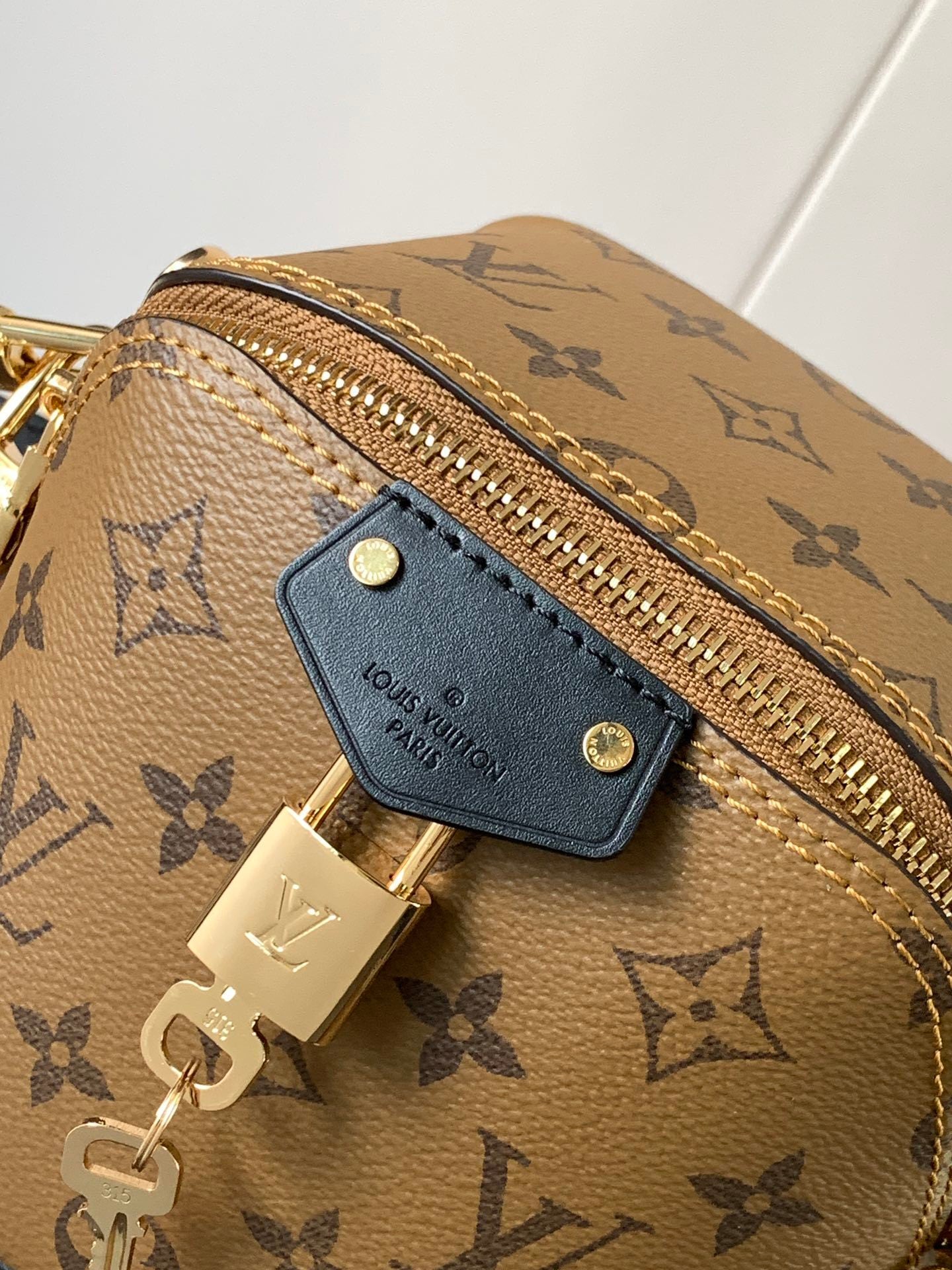 1:1 Replica LV crossbody bag