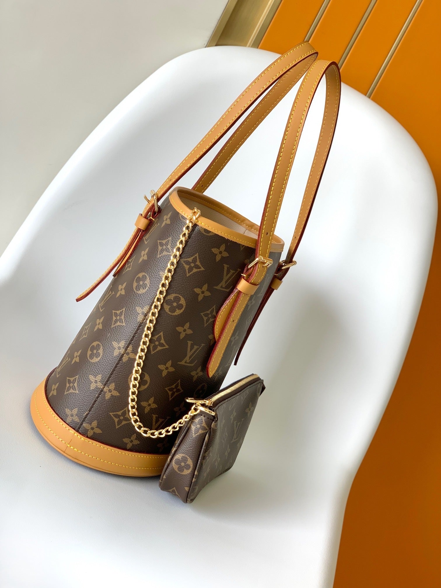 1:1 Replica LV bucket bag
