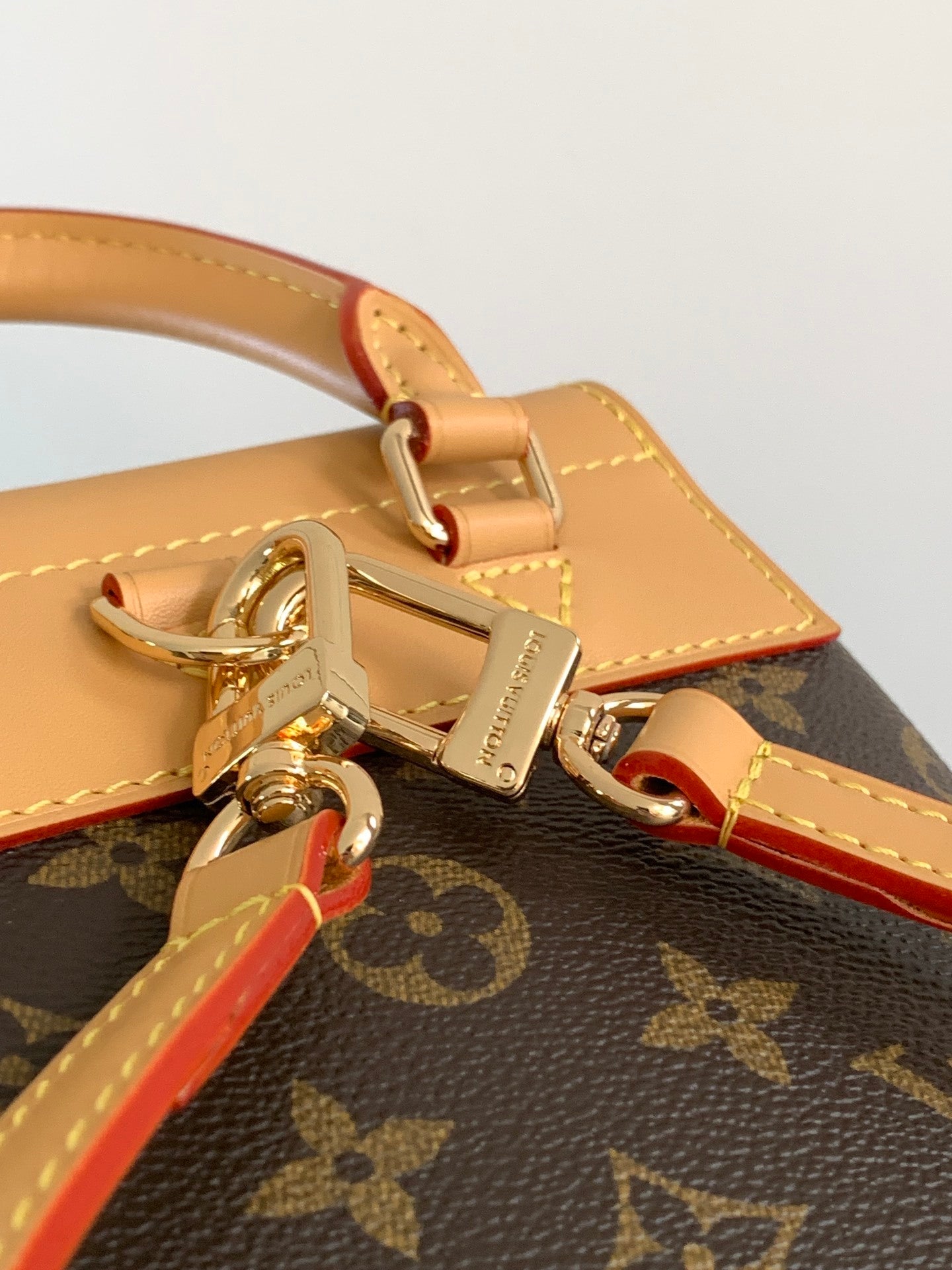 1:1 Replica LV backpack