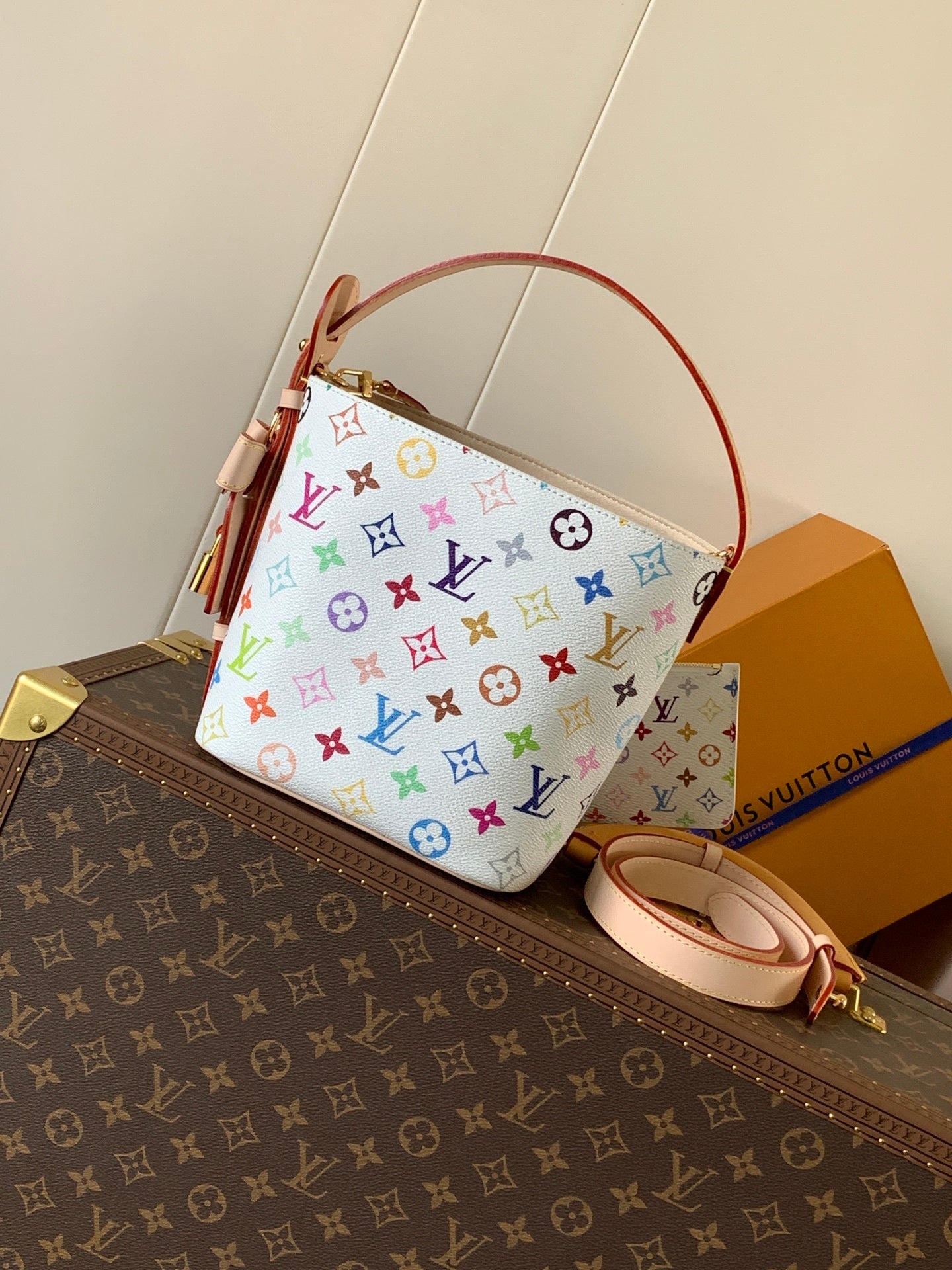 1:1 Replica LV bucket bag