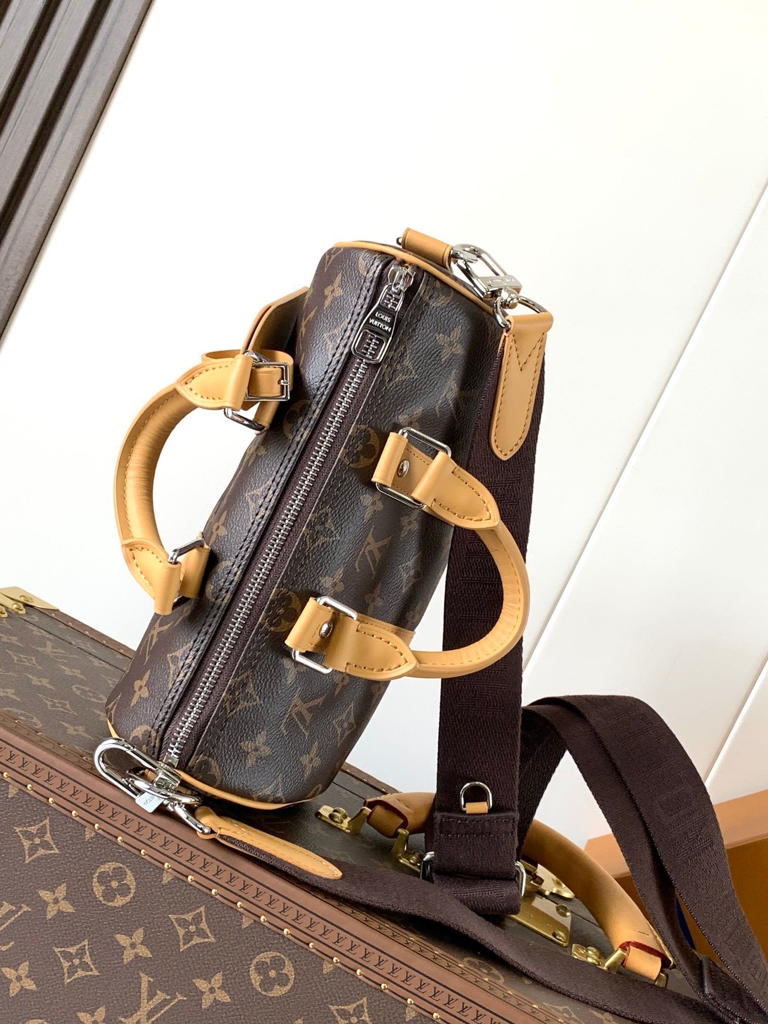 1:1 Replica LV handbag