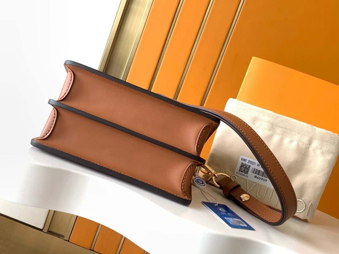 1:1 Replica LV crossbody bag