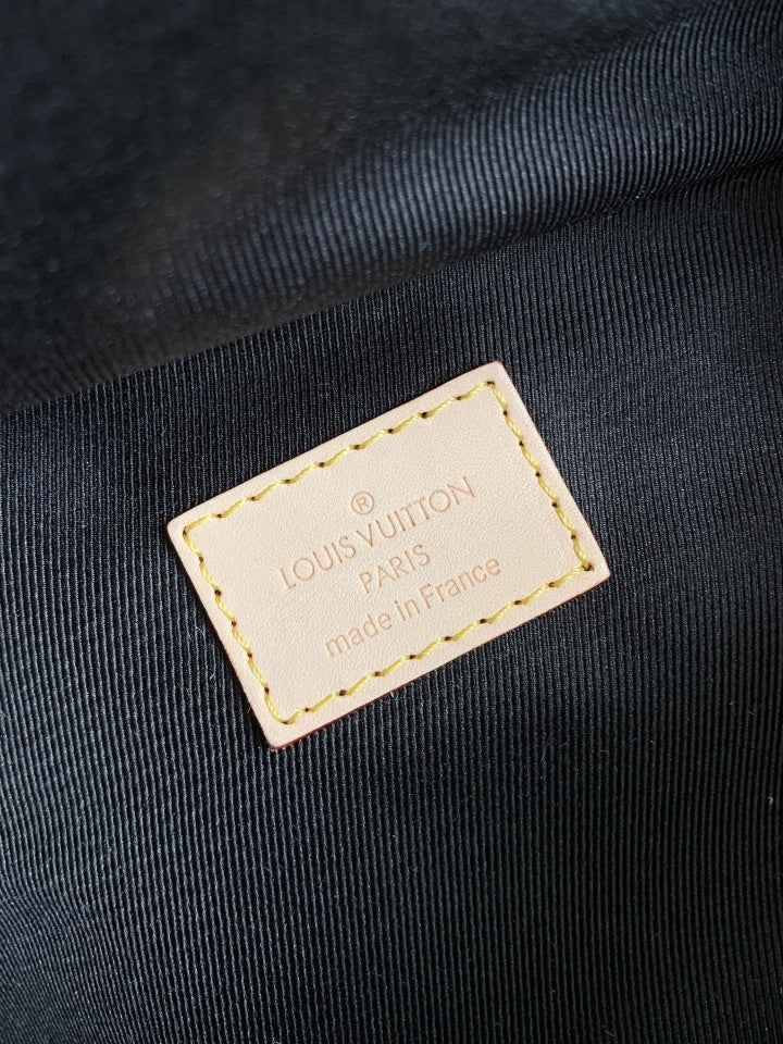 1:1 Replica LV chest bag