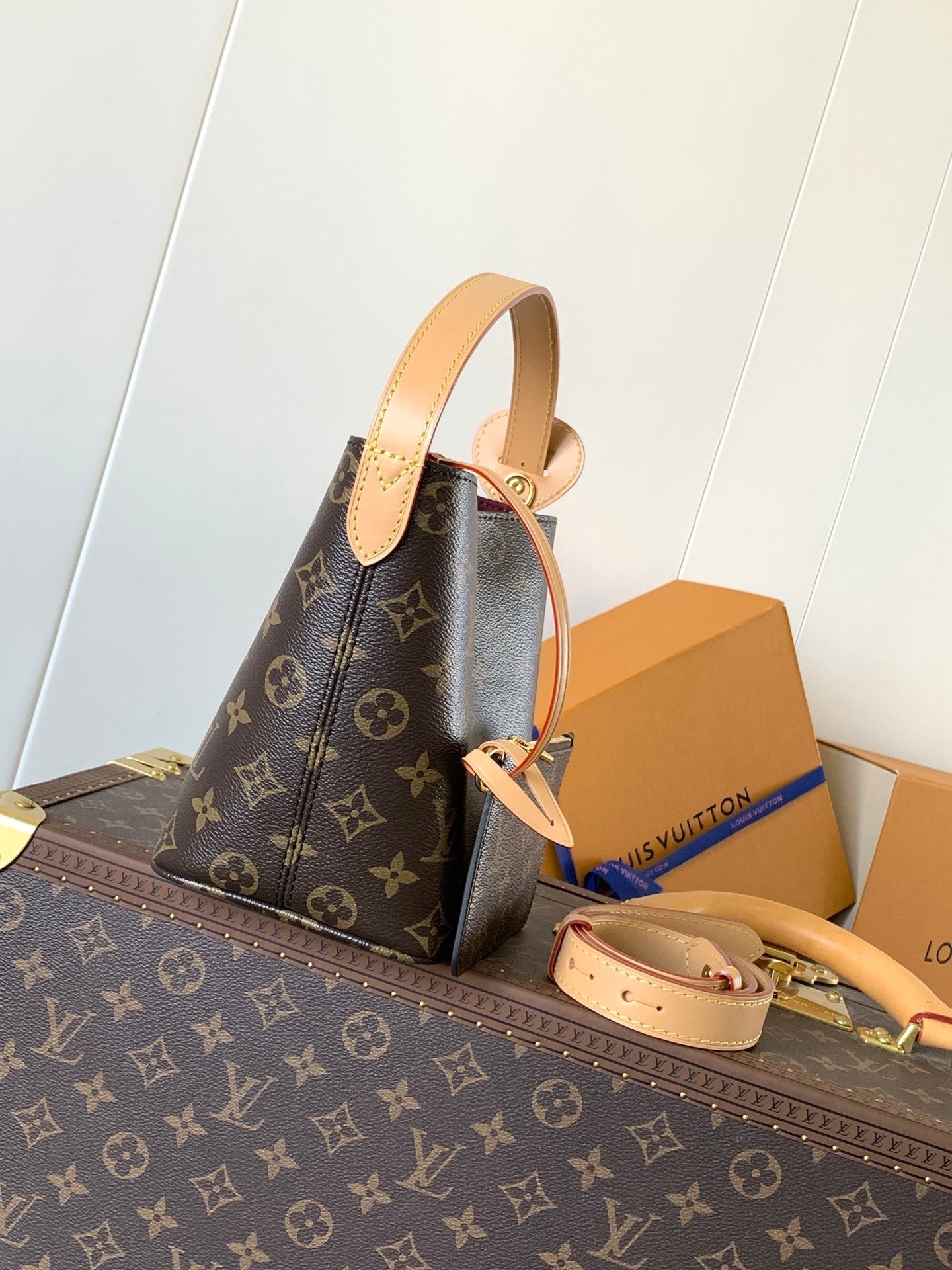 1:1 Replica LV bucket bag