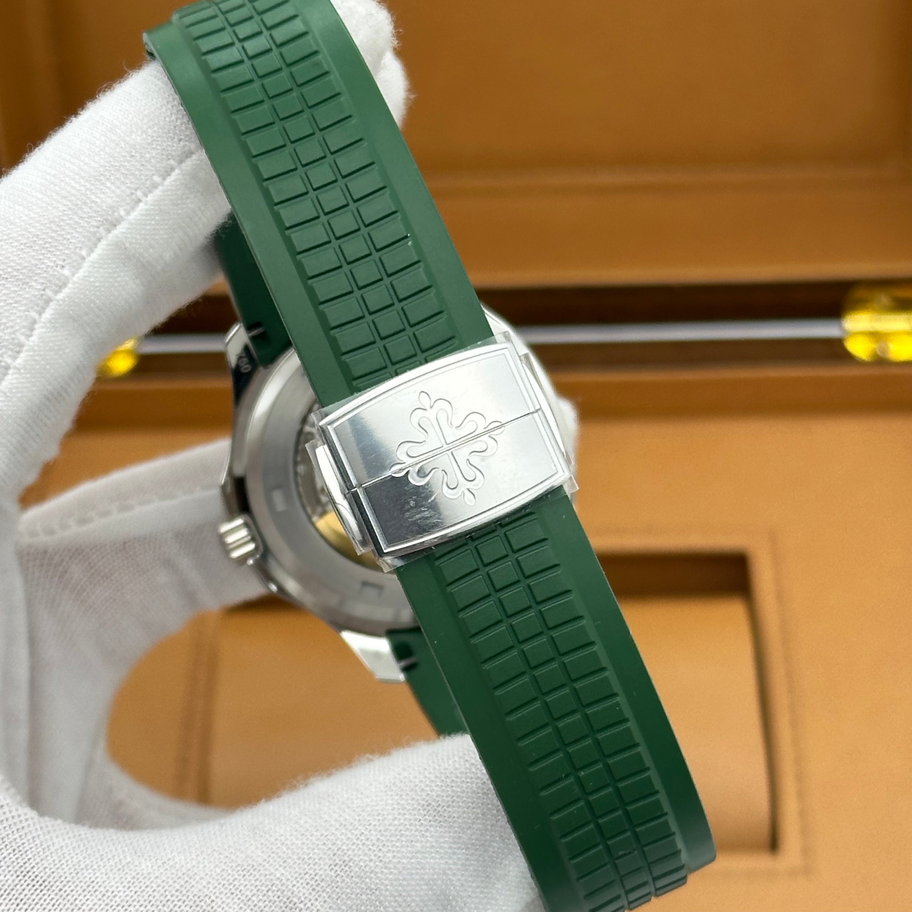 Patek Phillippe Aquanaut "Jumbo" 5168G Khaki Green Dial 42MM