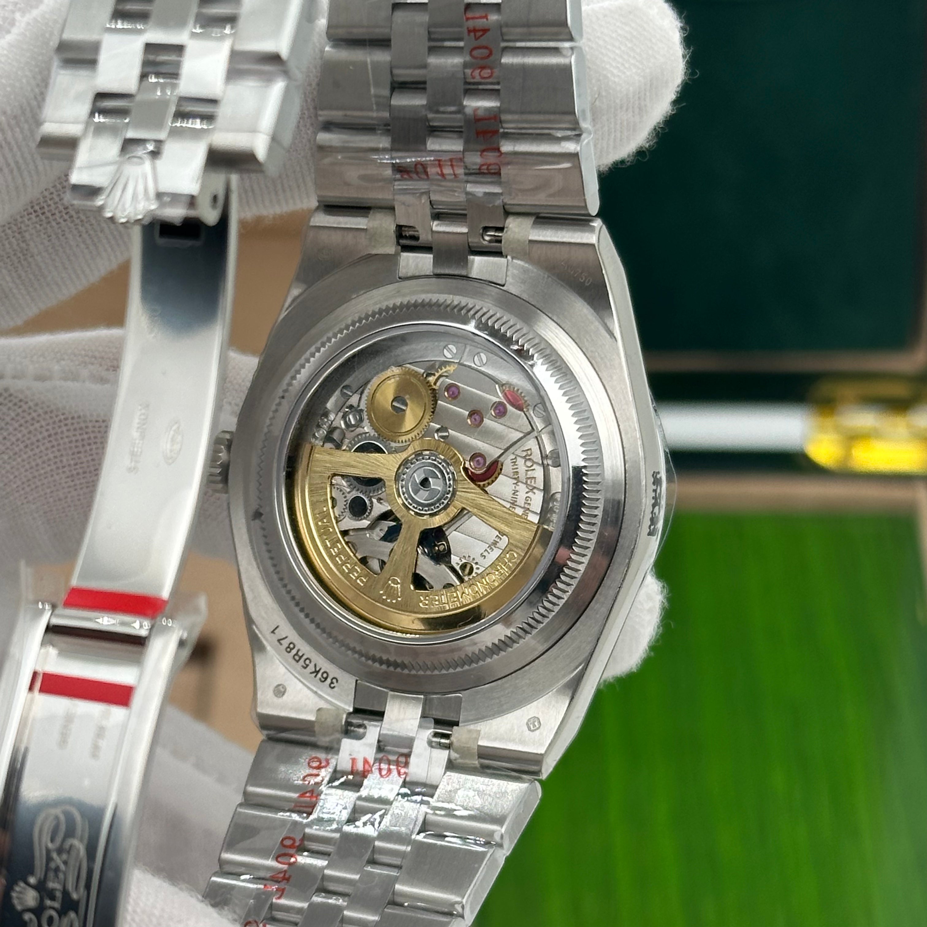 Rolex Oyster Perpetual Land-Dweller 41mm – Silver Textured Dial