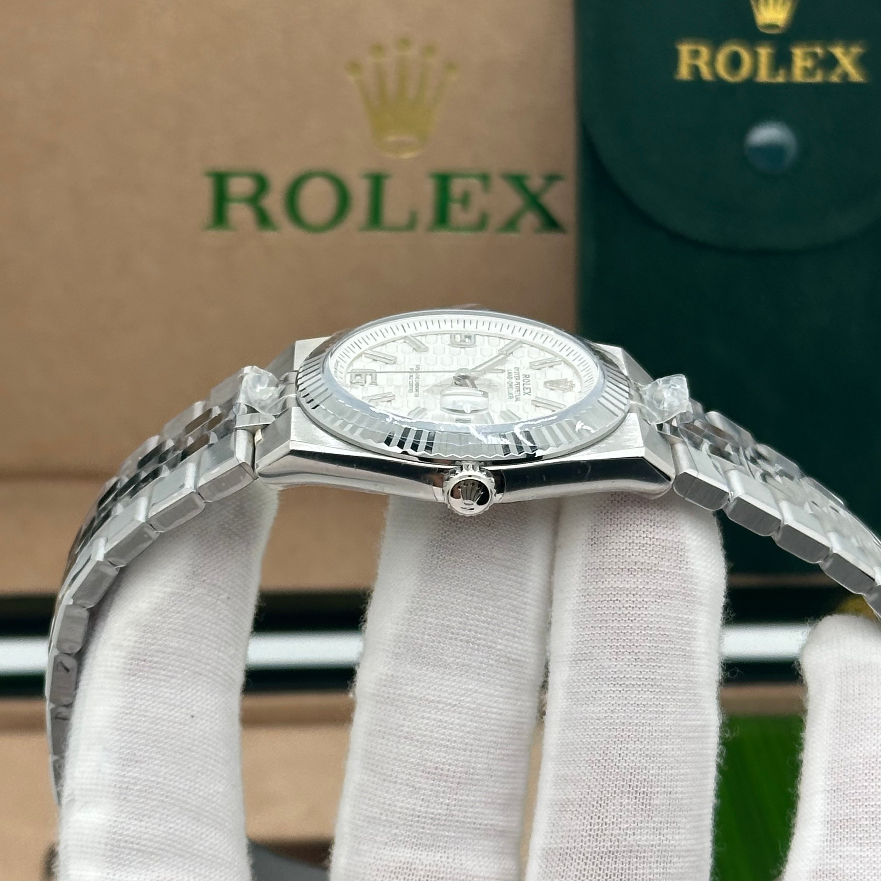 Rolex Oyster Perpetual Land-Dweller 41mm – Silver Textured Dial