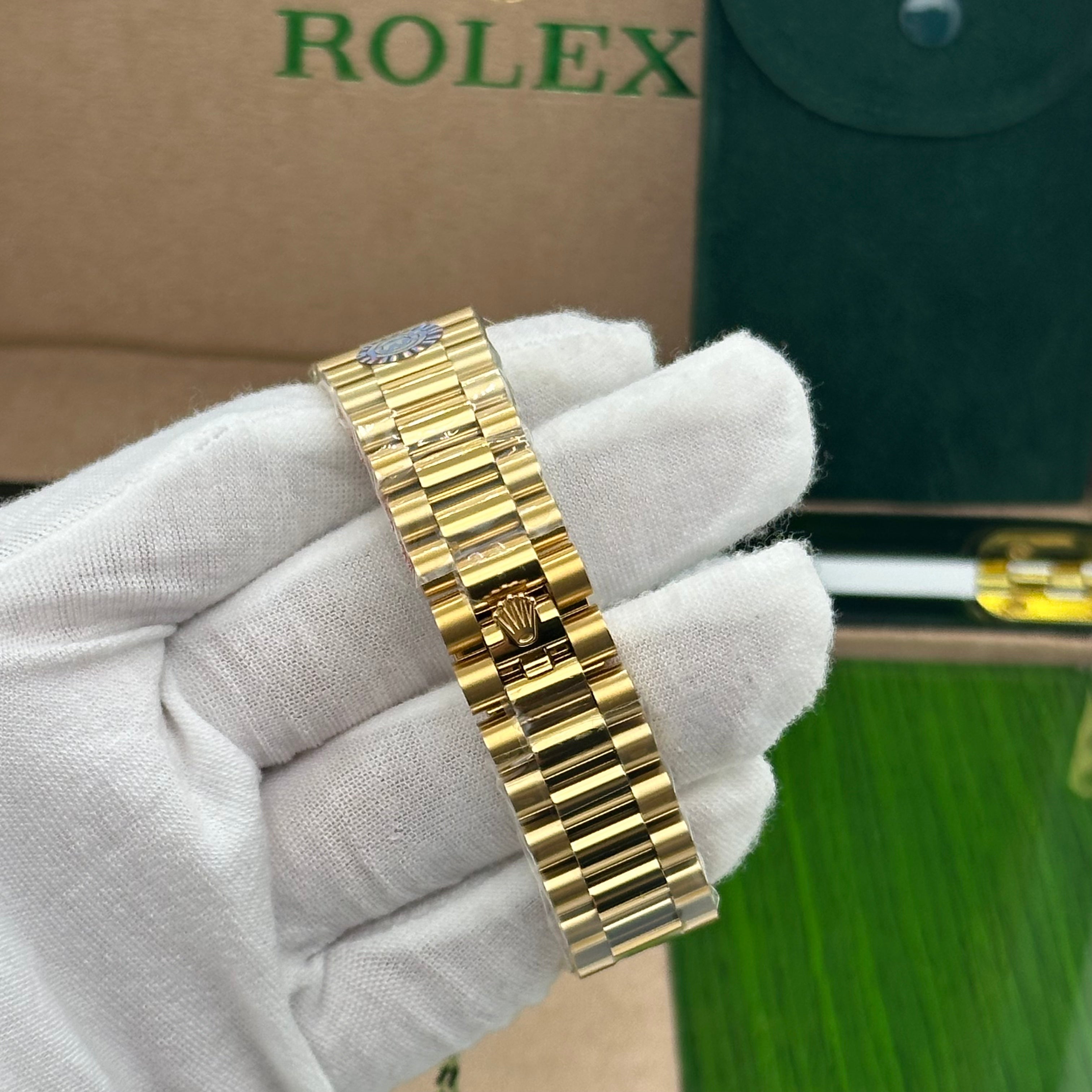 Rolex Day-Date 36MM Yellow Gold Turquoise Dial Diamond Bezel President Bracelet