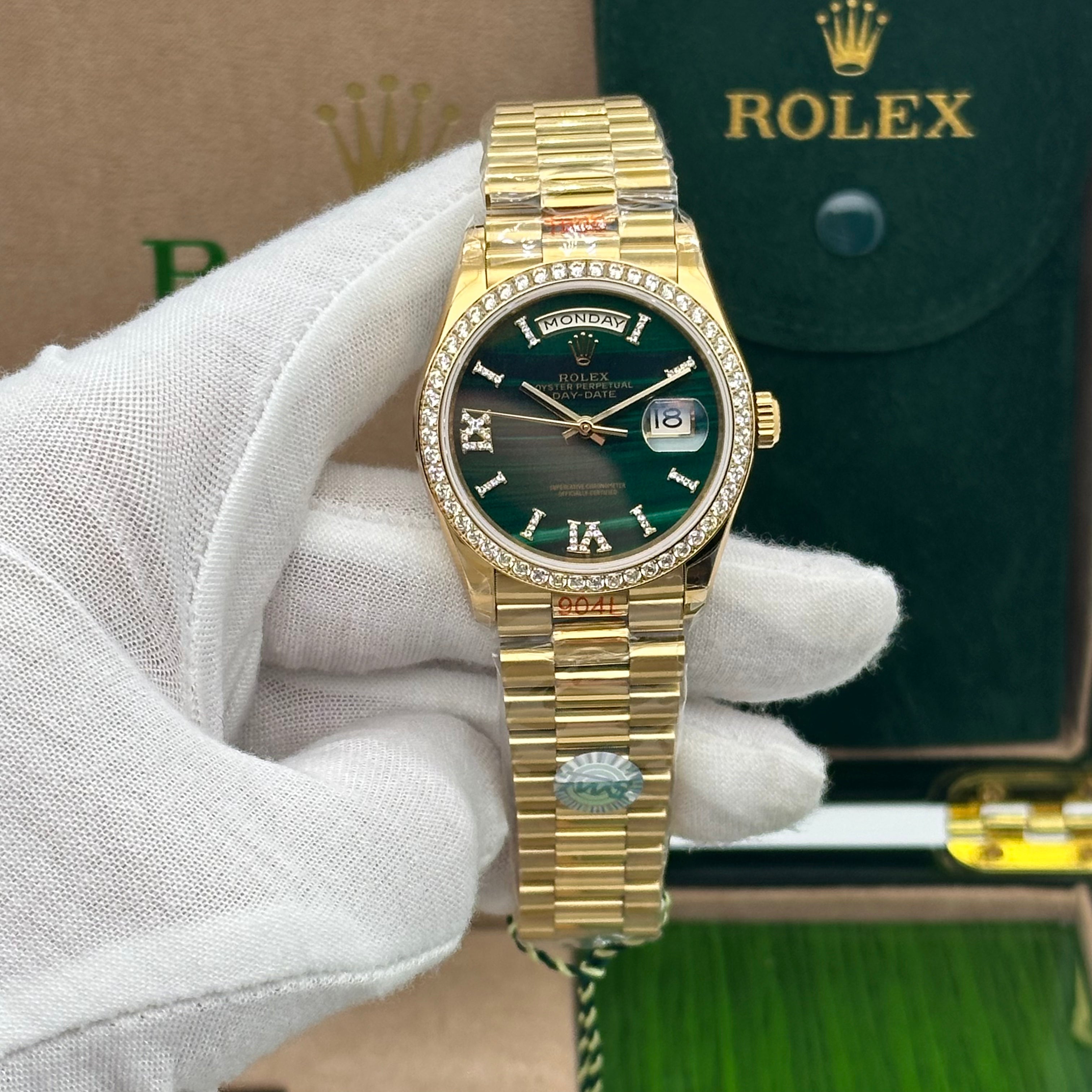 Rolex Day-Date 36mm Yellow Gold Green Malachite Dial Diamond Bezel