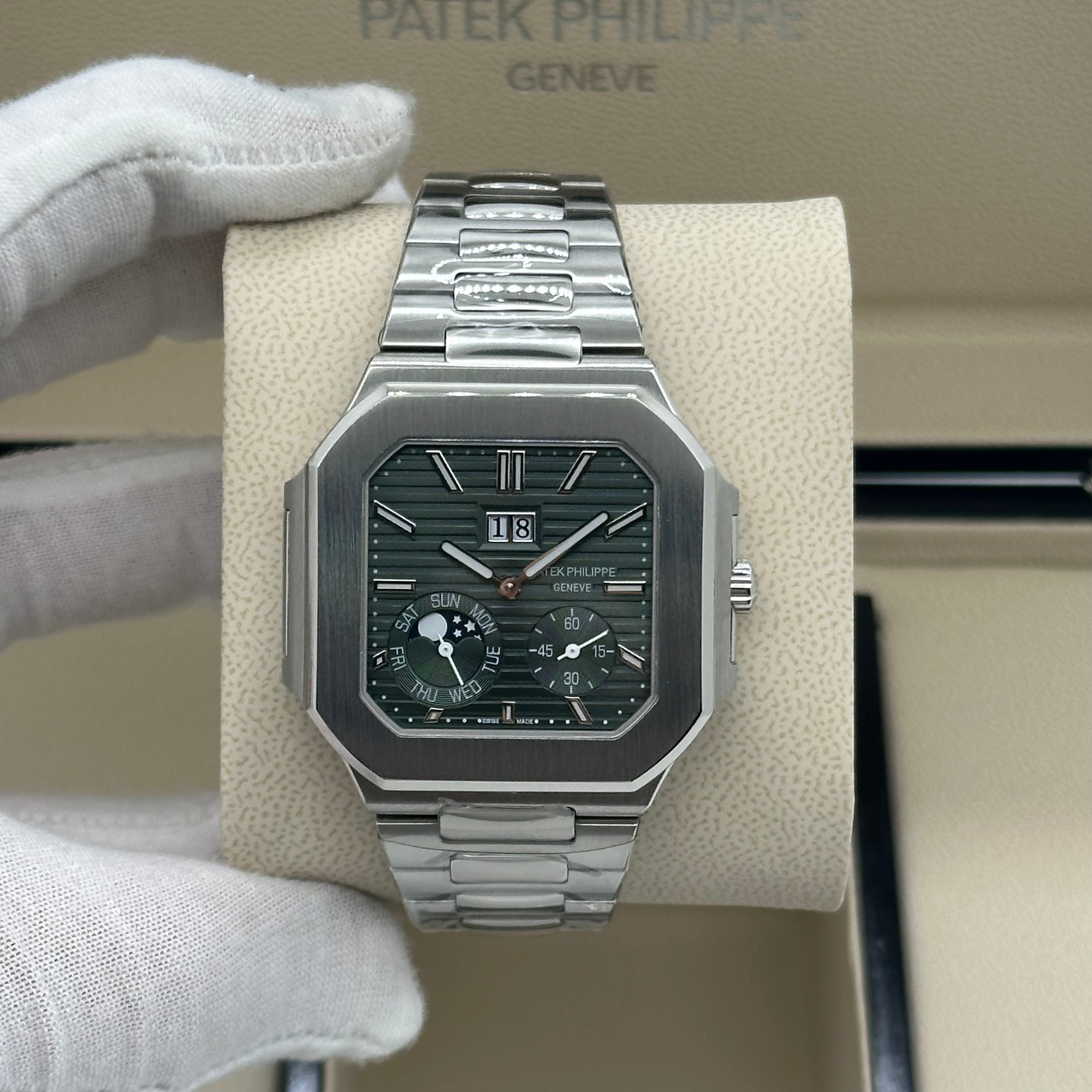 Patek Philippe Nautilus TV Screen Annual Calendar – Green Dial – Swiss Super Clone 1:1