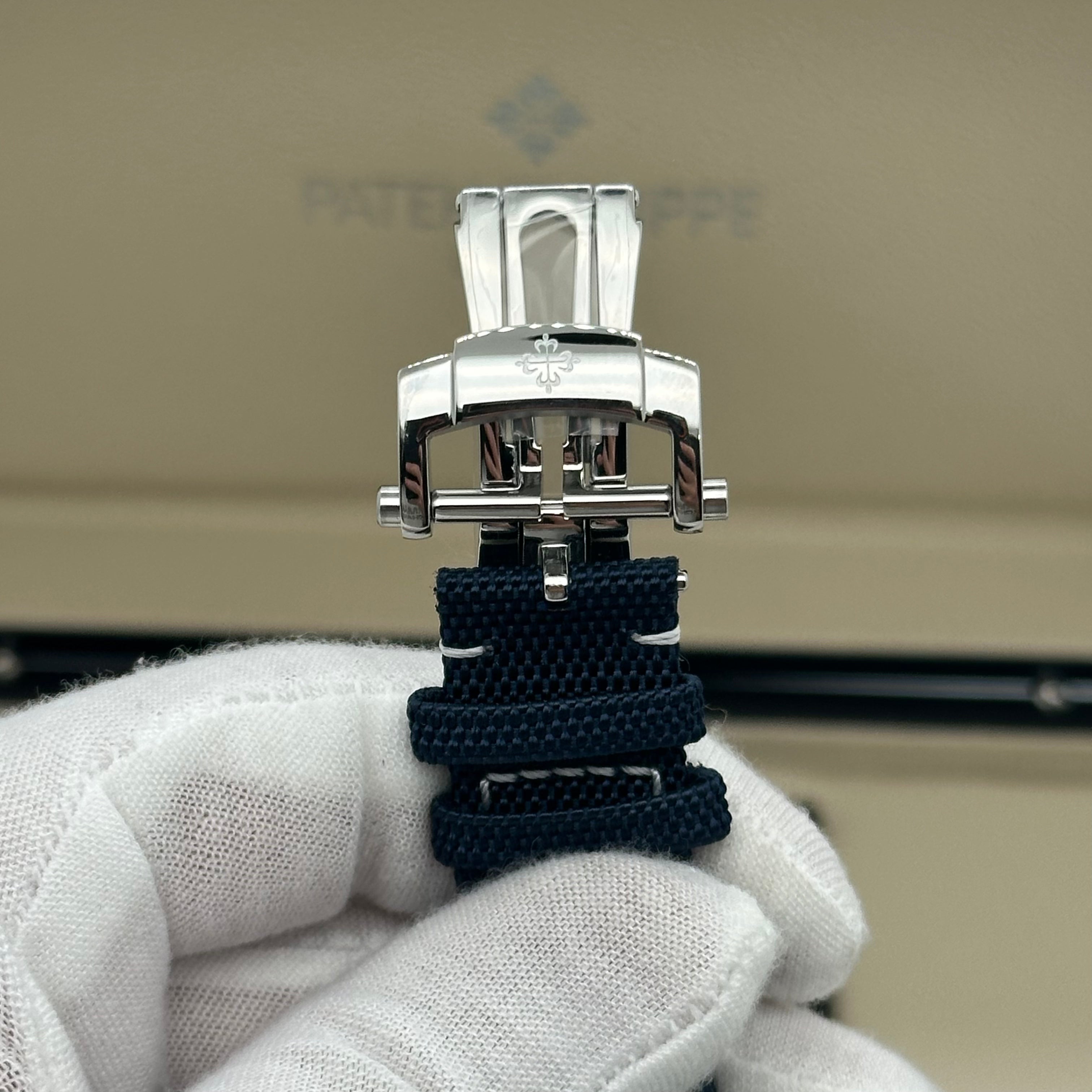 Patek Philippe Nautilus TV Screen – Blue Dial – Fabric Sport Strap – Moonphase Annual Calendar – Swiss Super Clone 1:1