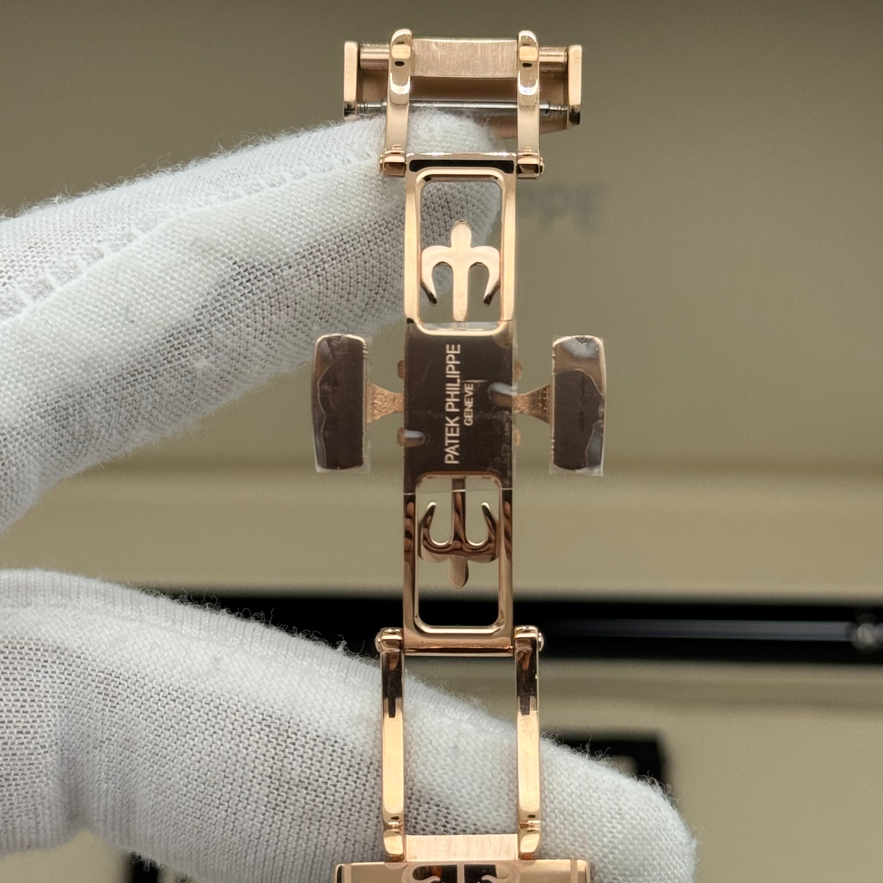 Patek Philippe Aquanaut Moon Phase Brown – Premium Swiss Super Clone | Automatic 40mm | Rubber Strap