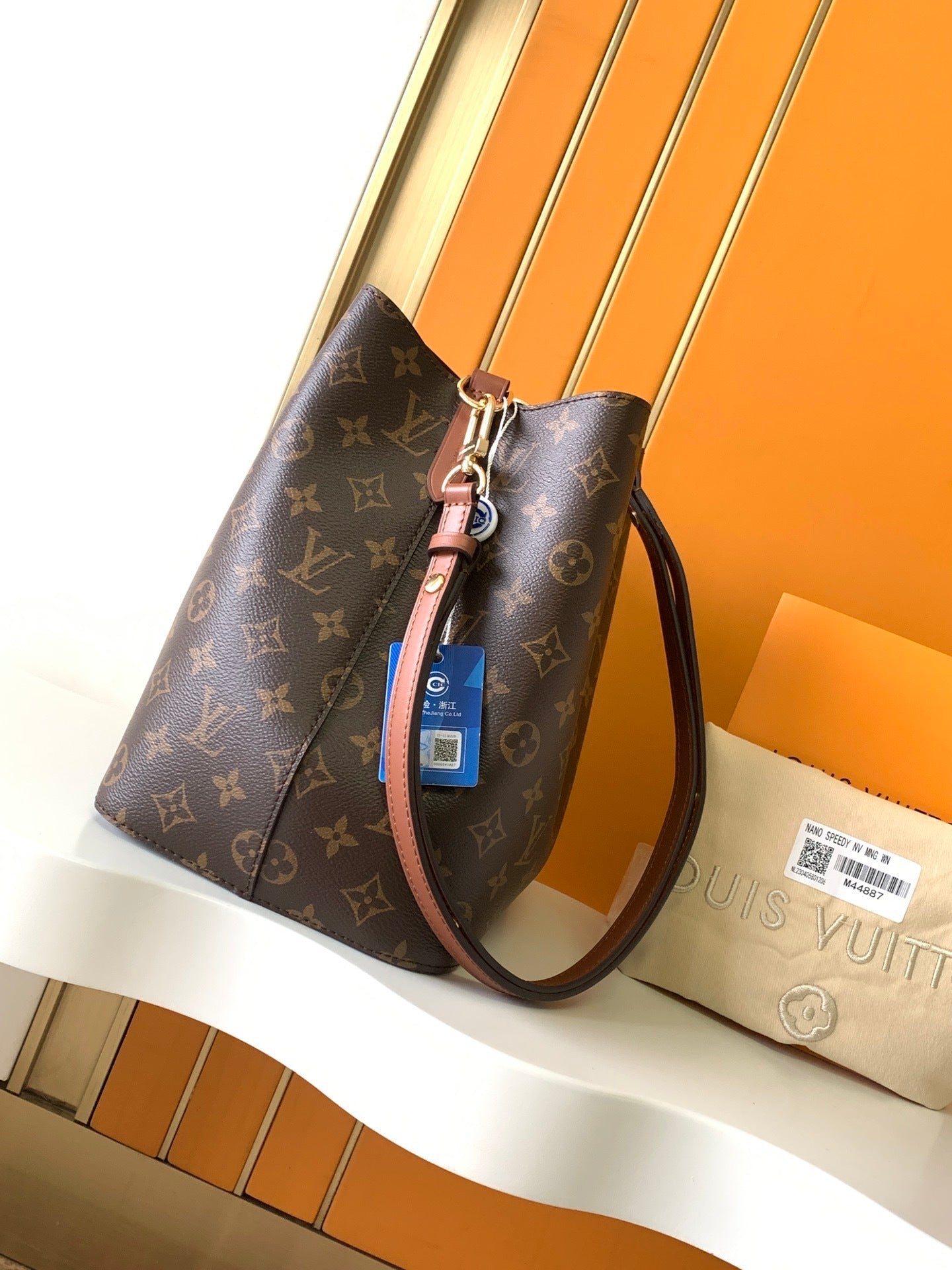 1:1 Replica LV bucket bag