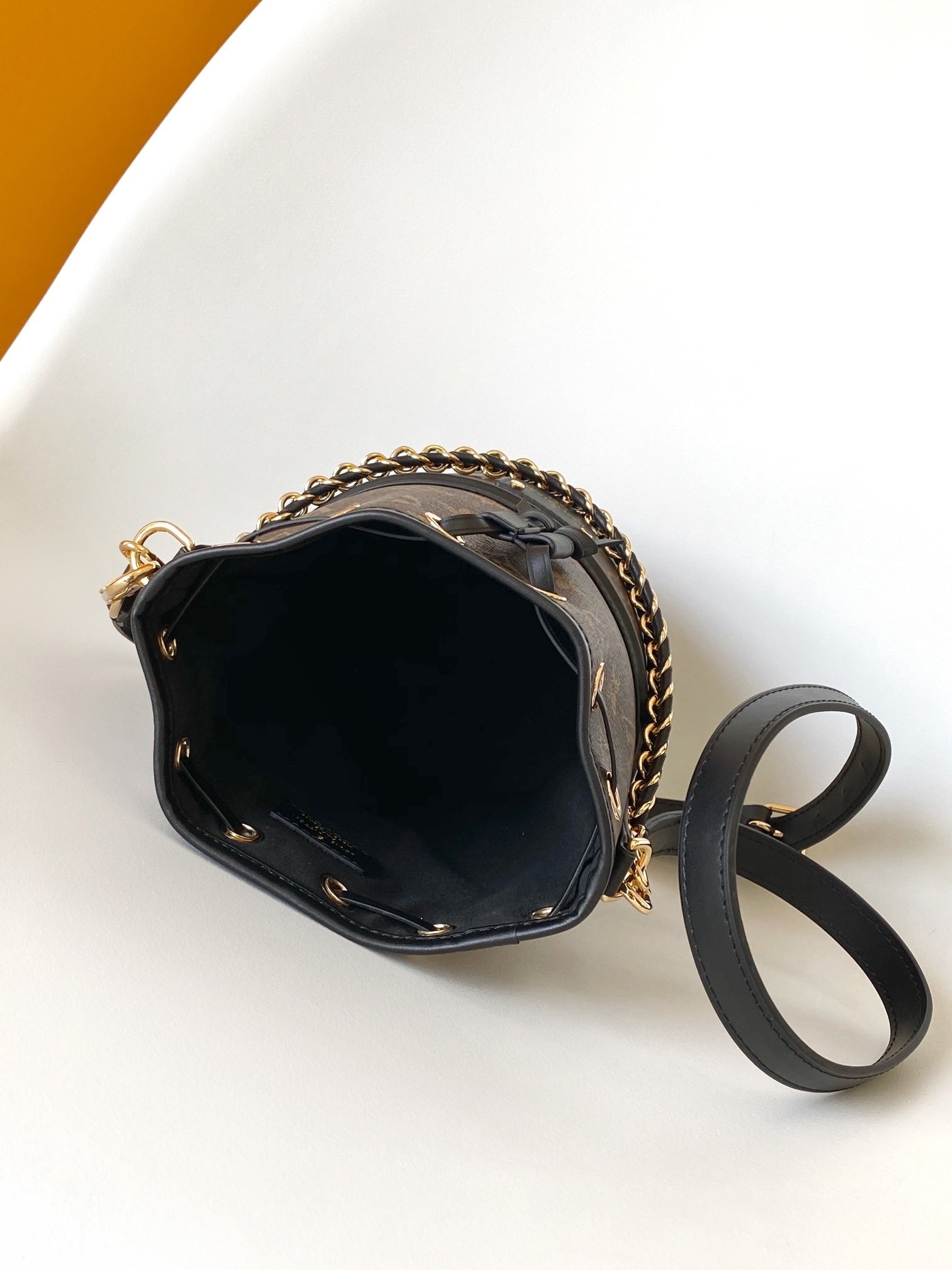 1:1 Replica LV crossbody bag