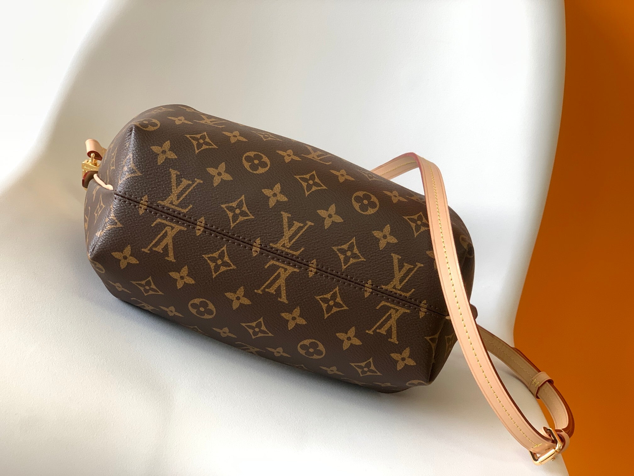 1:1 Replica LV handbag