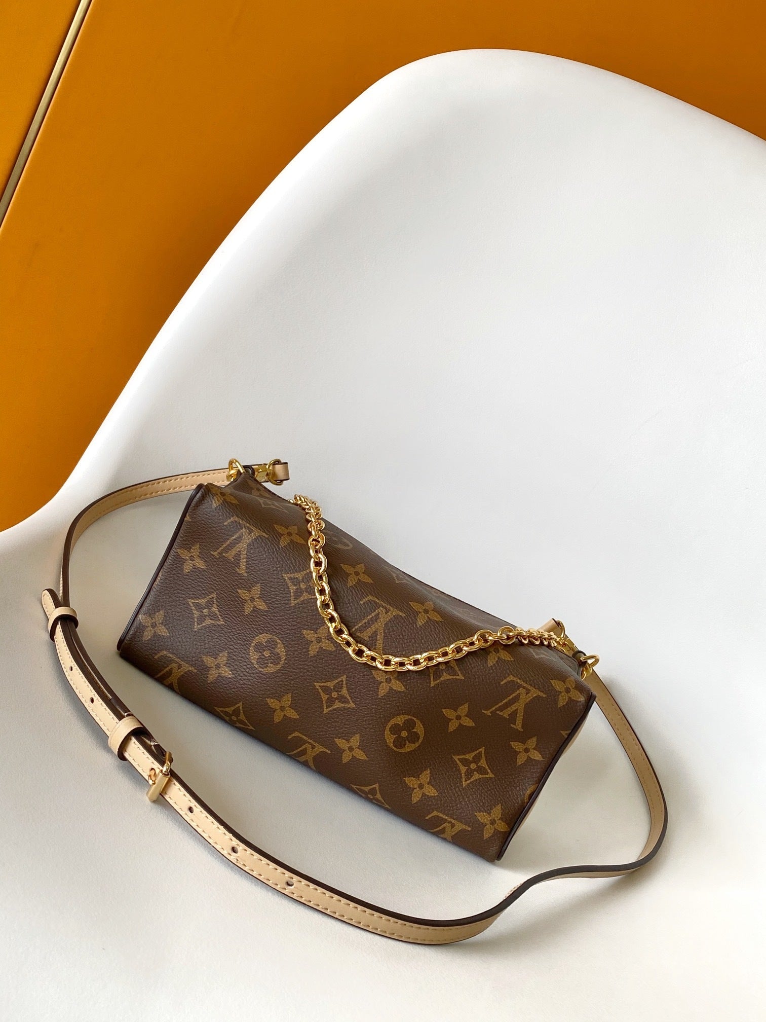 1:1 Replica LV crossbody bag