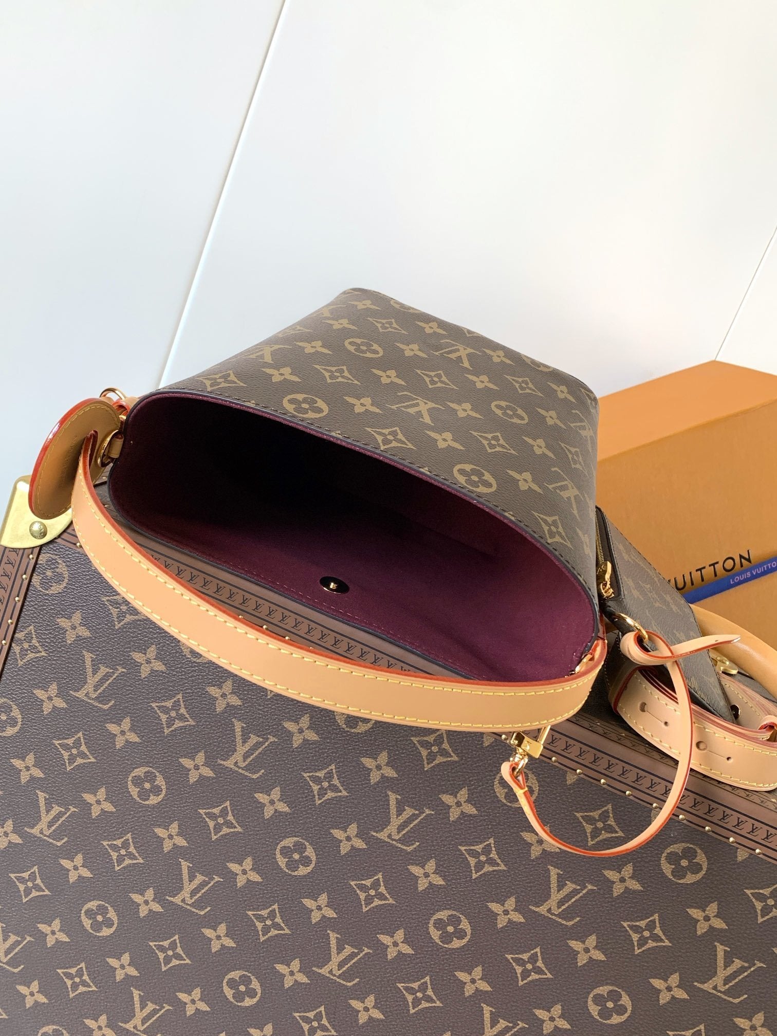 1:1 Replica LV bucket bag