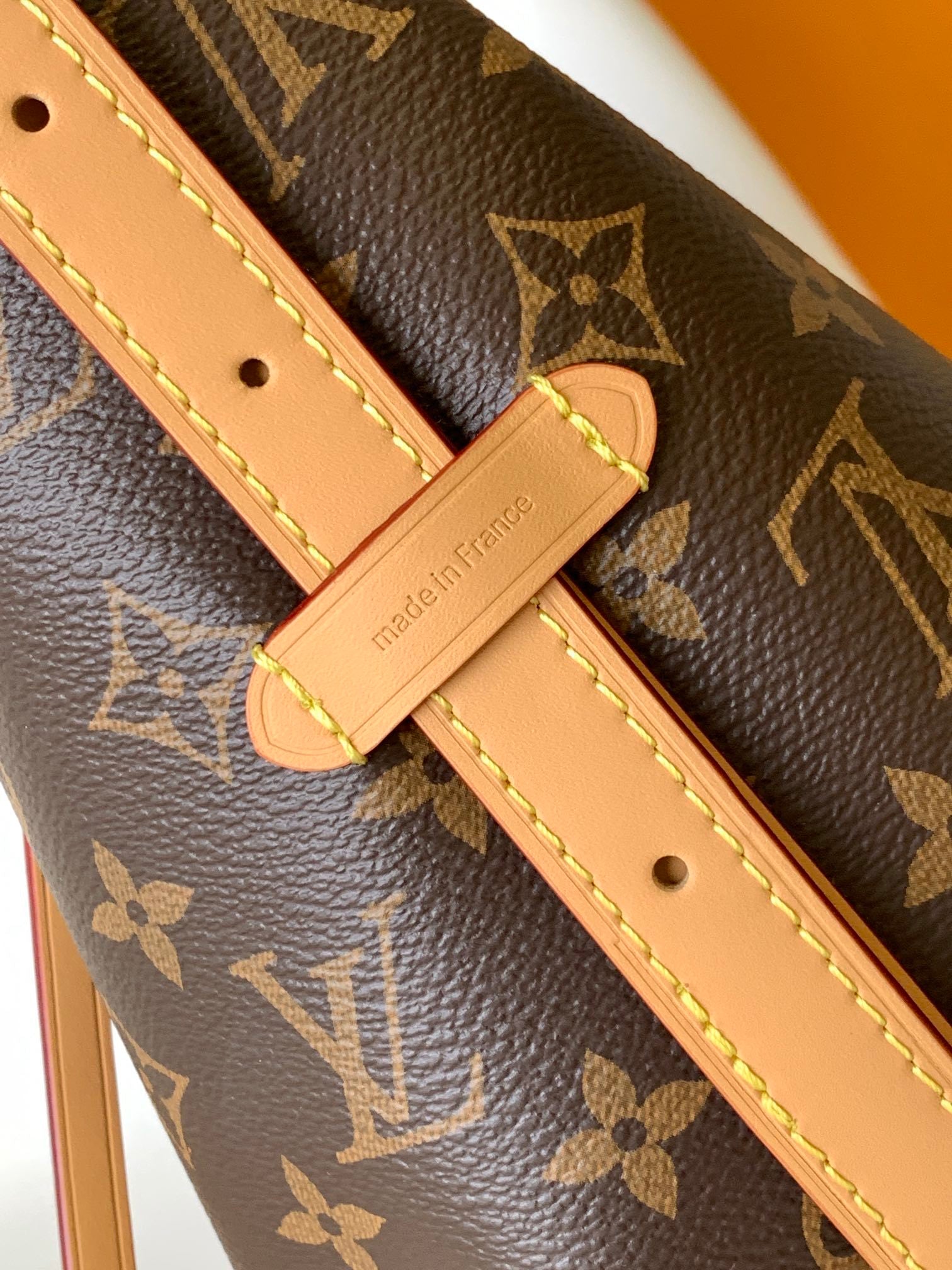 1:1 Replica LV single-shoulder bag