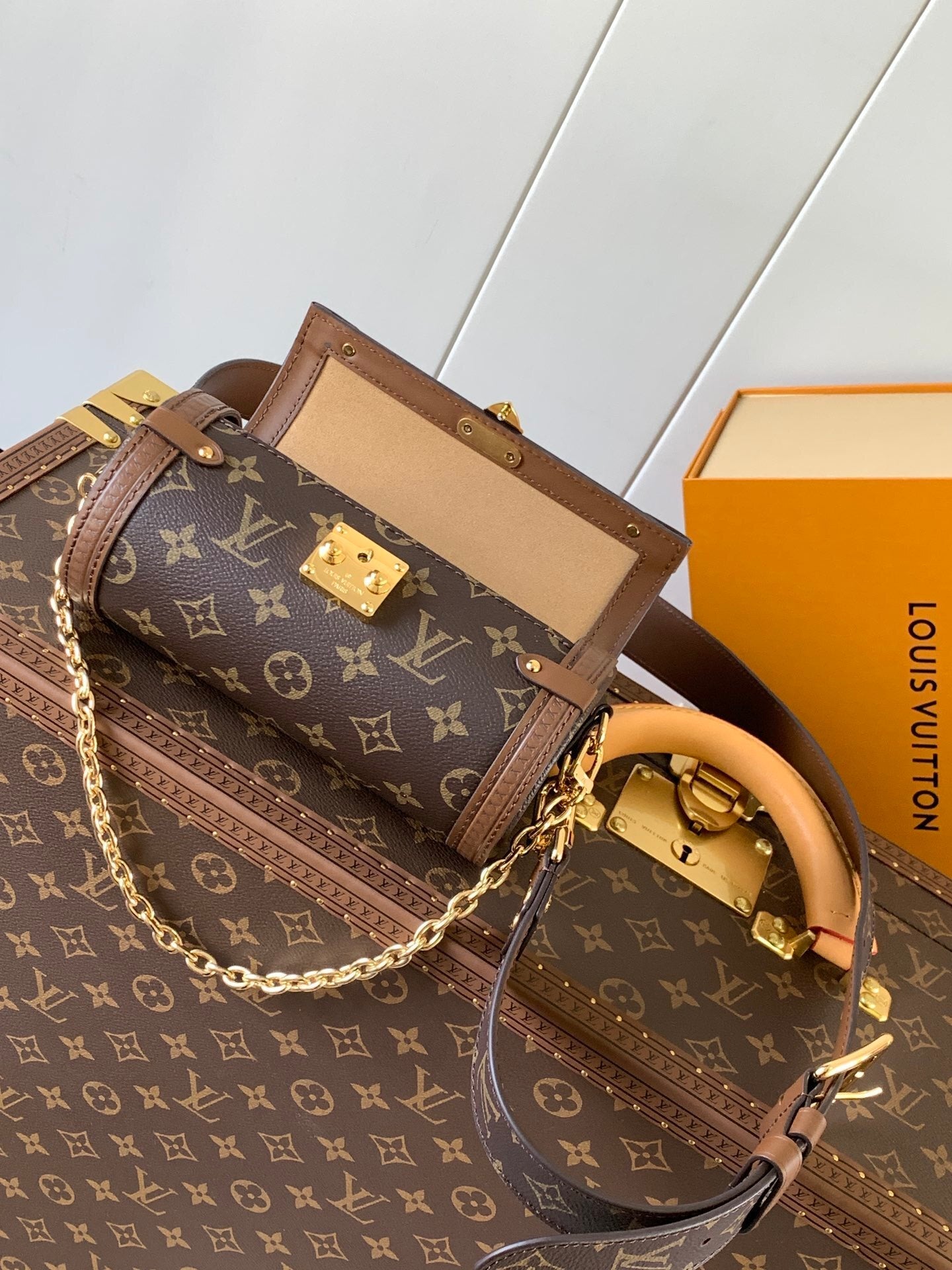 1:1 Replica LV crossbody bag
