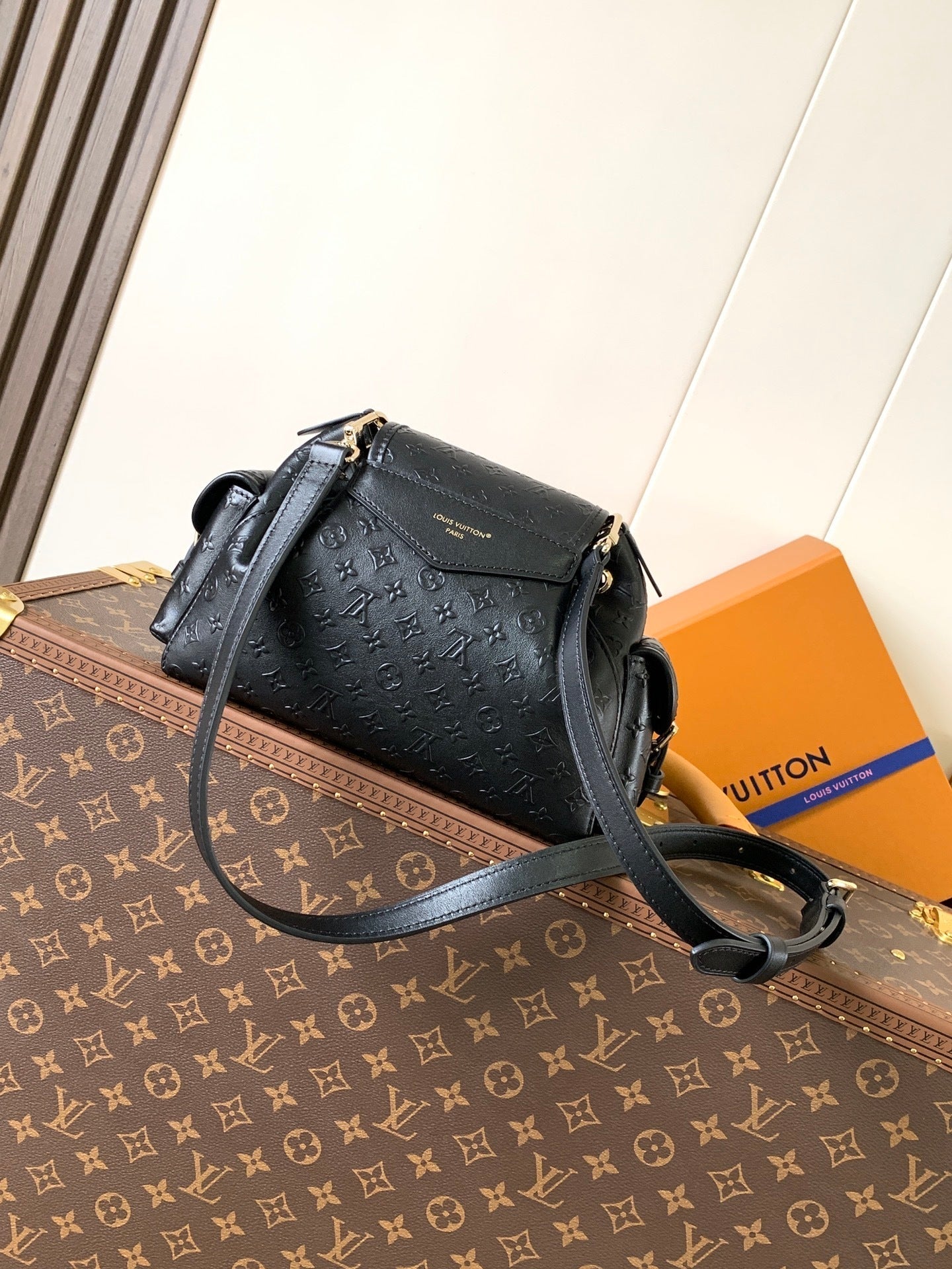 1:1 Replica LV flip-top handbag