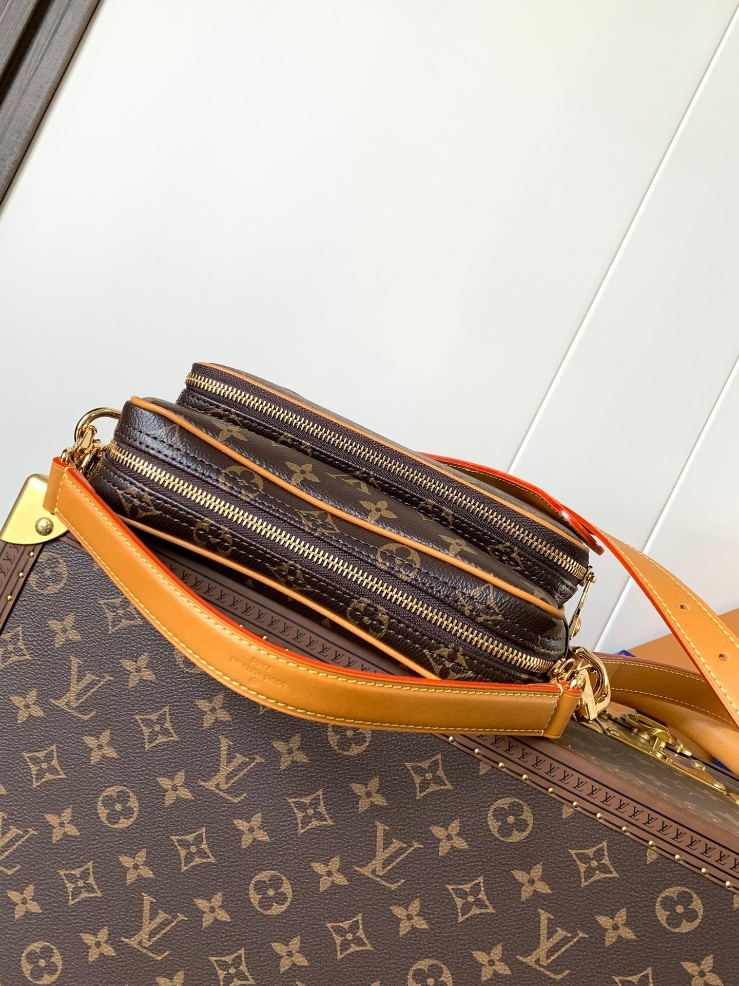 1:1 Replica LV crossbody handbag