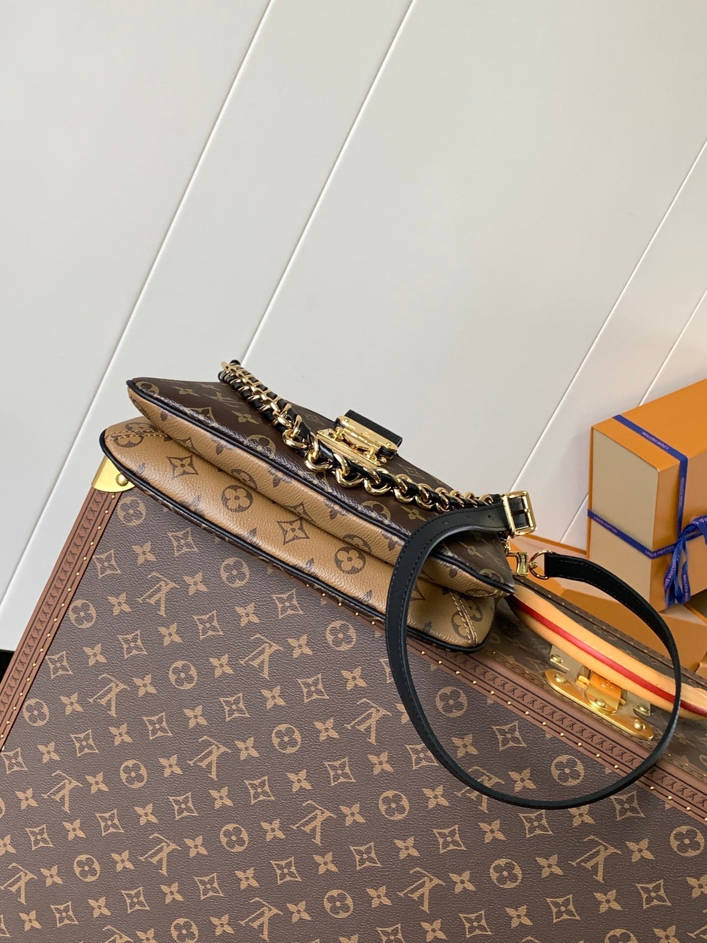 1:1 Replica LV crossbody bag