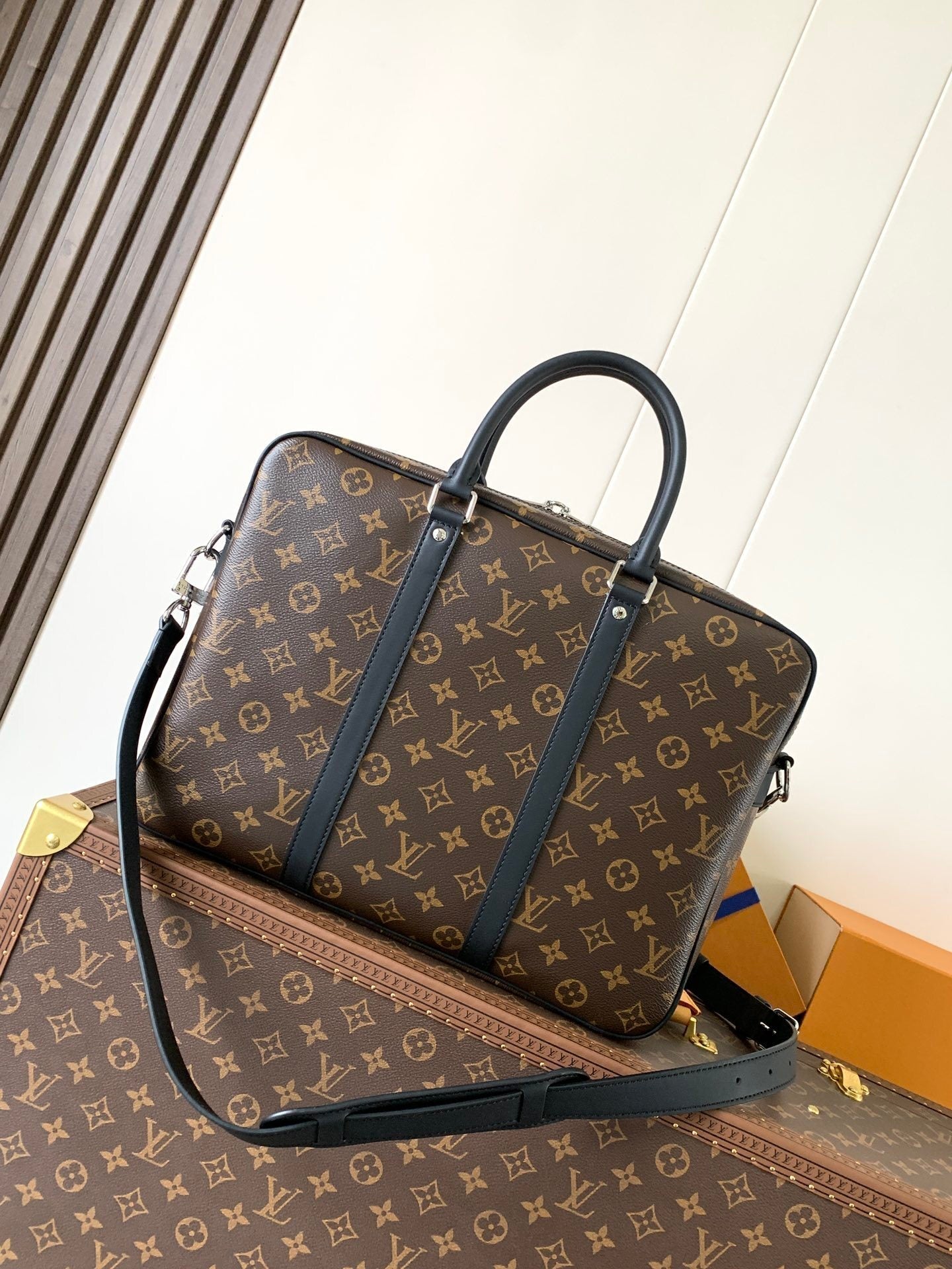 1:1 Replica LV handbag