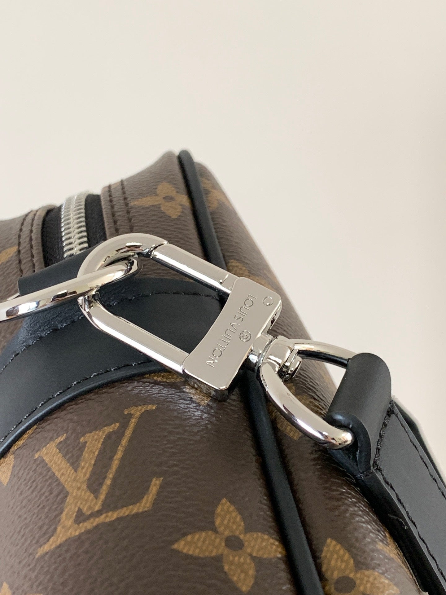 1:1 Replica LV handbag