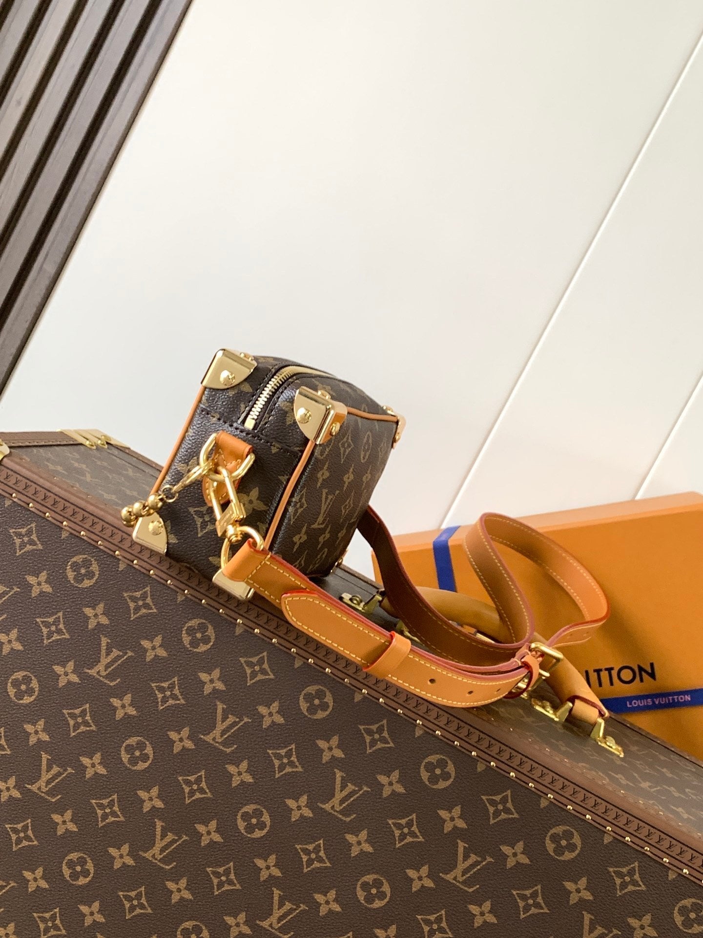 1:1 Replica LV crossbody bag