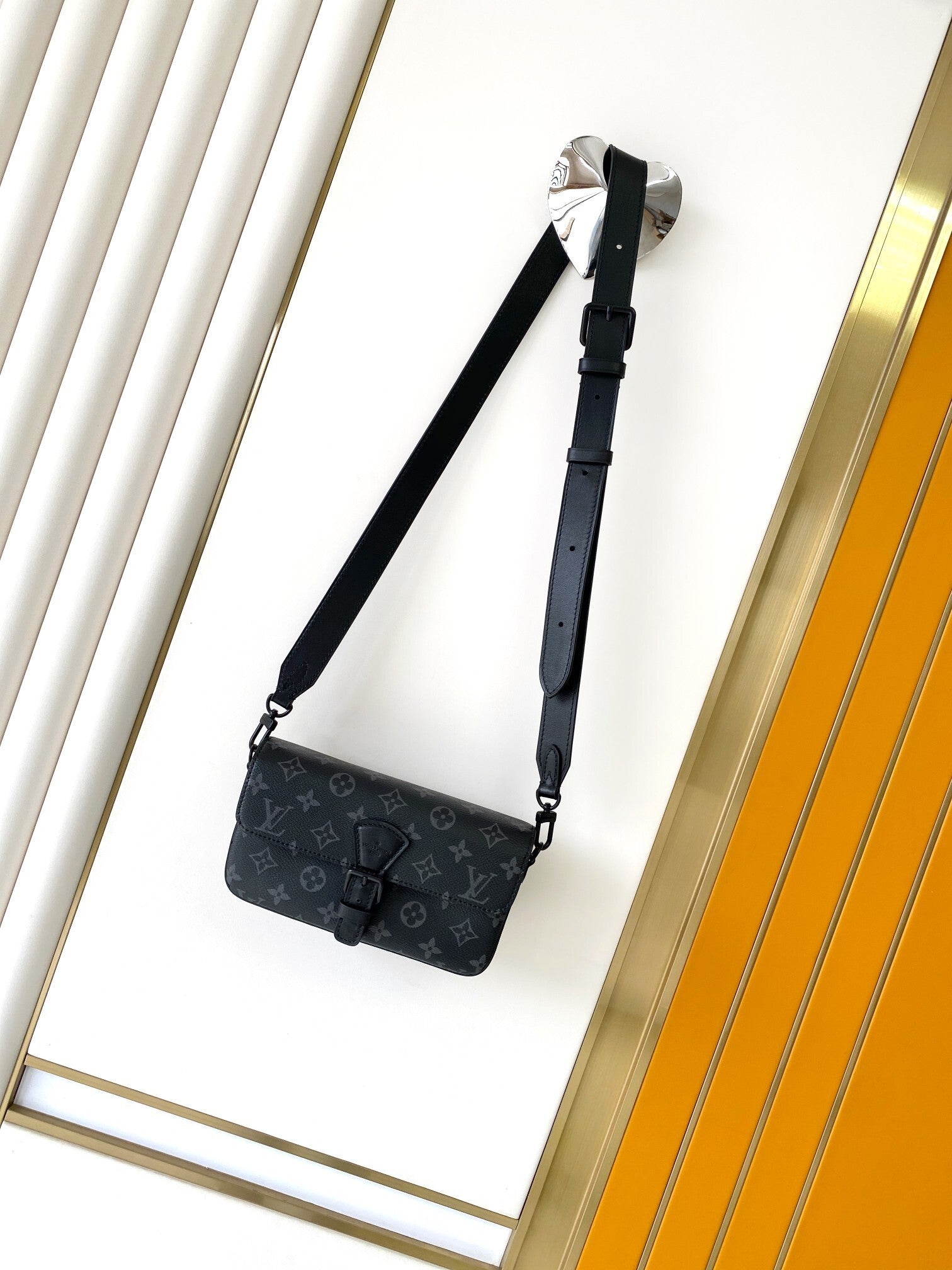 1:1 Replica LV crossbody bag