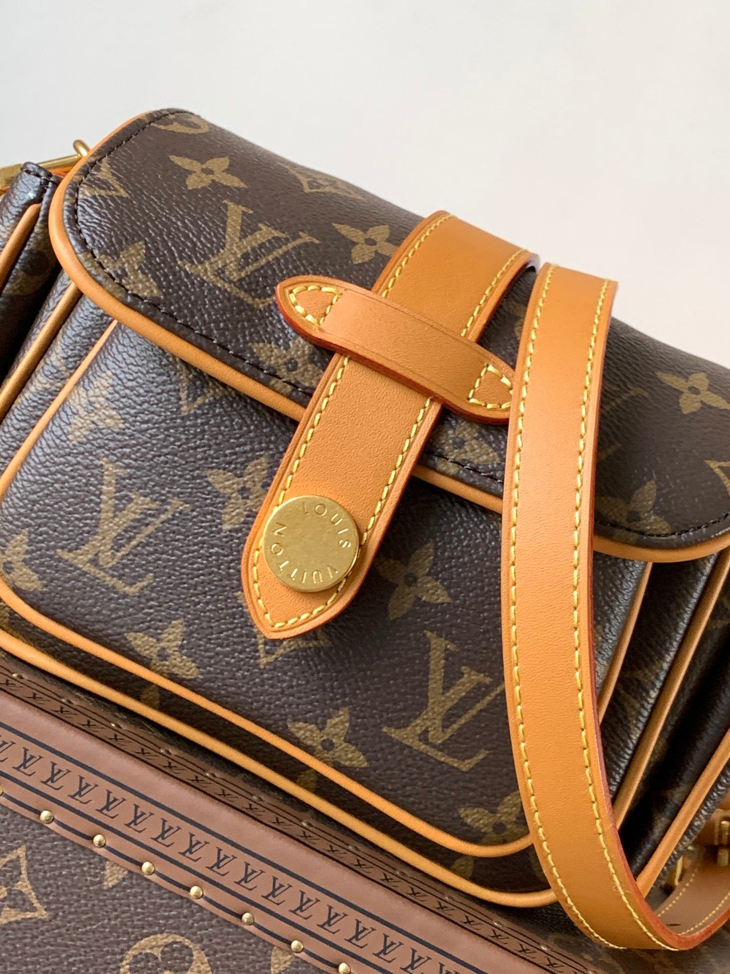 1:1 Replica LV crossbody shoulder bag