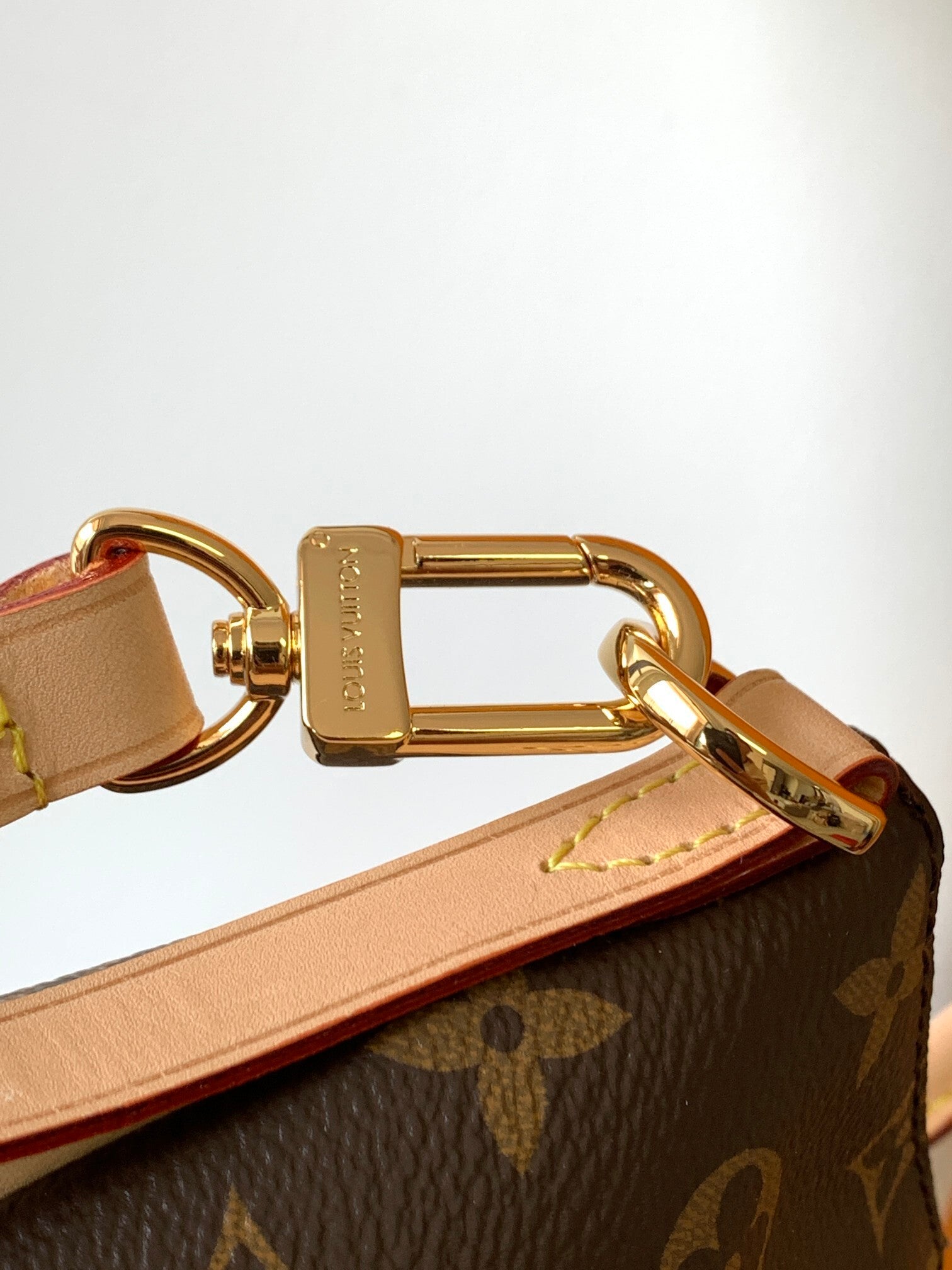 1:1 Replica LV handbag