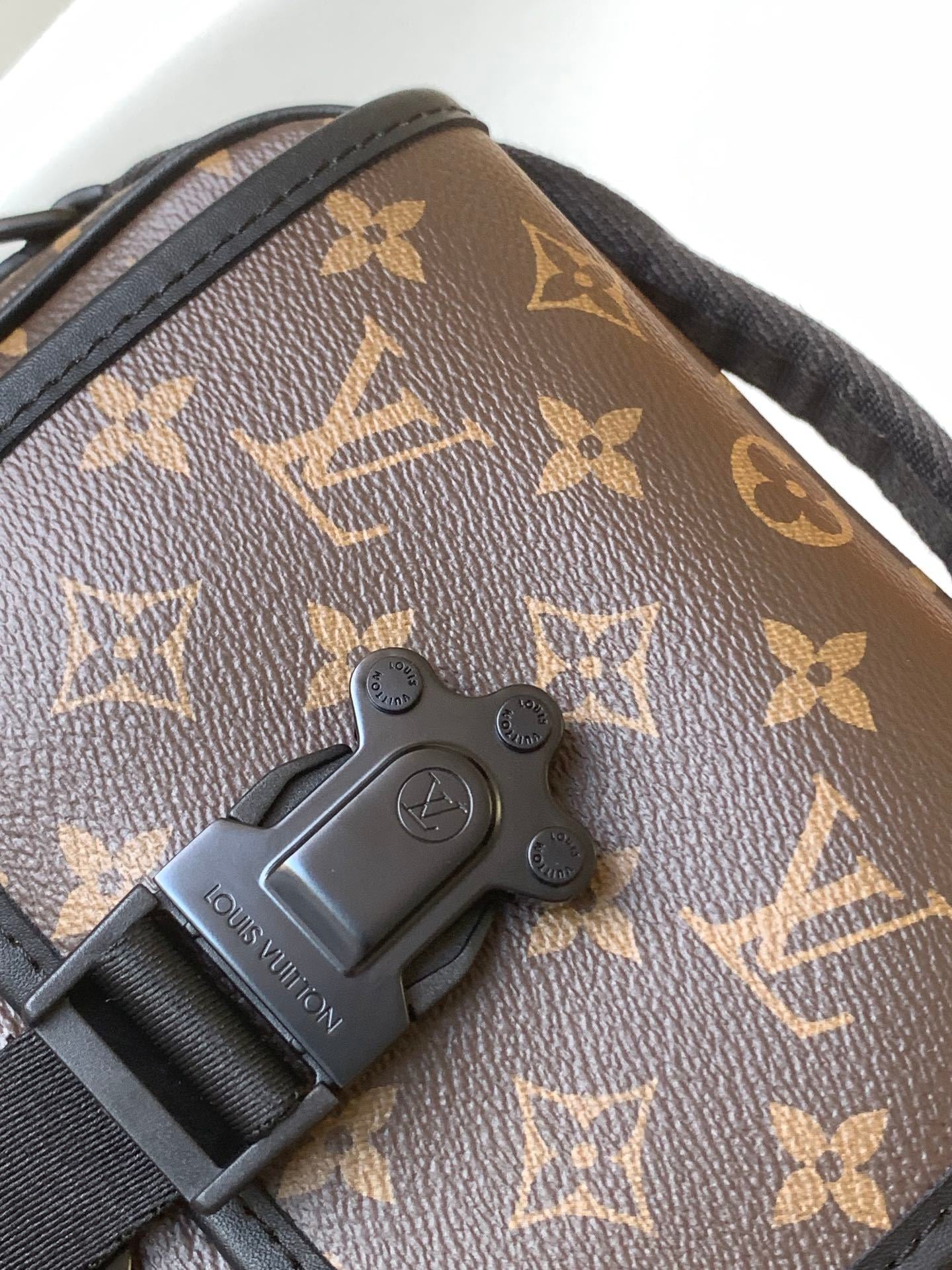 1:1 Replica LV crossbody bag