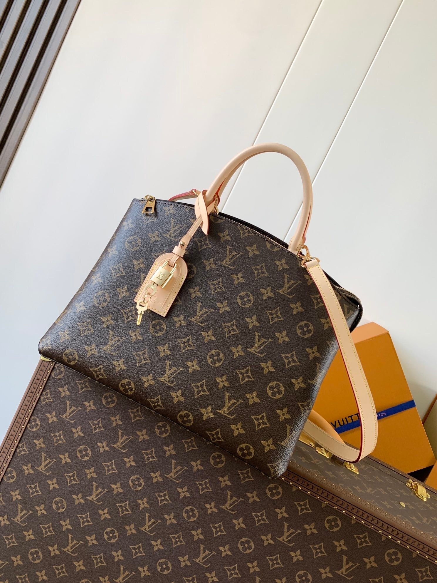 1:1 Replica LV Handbag