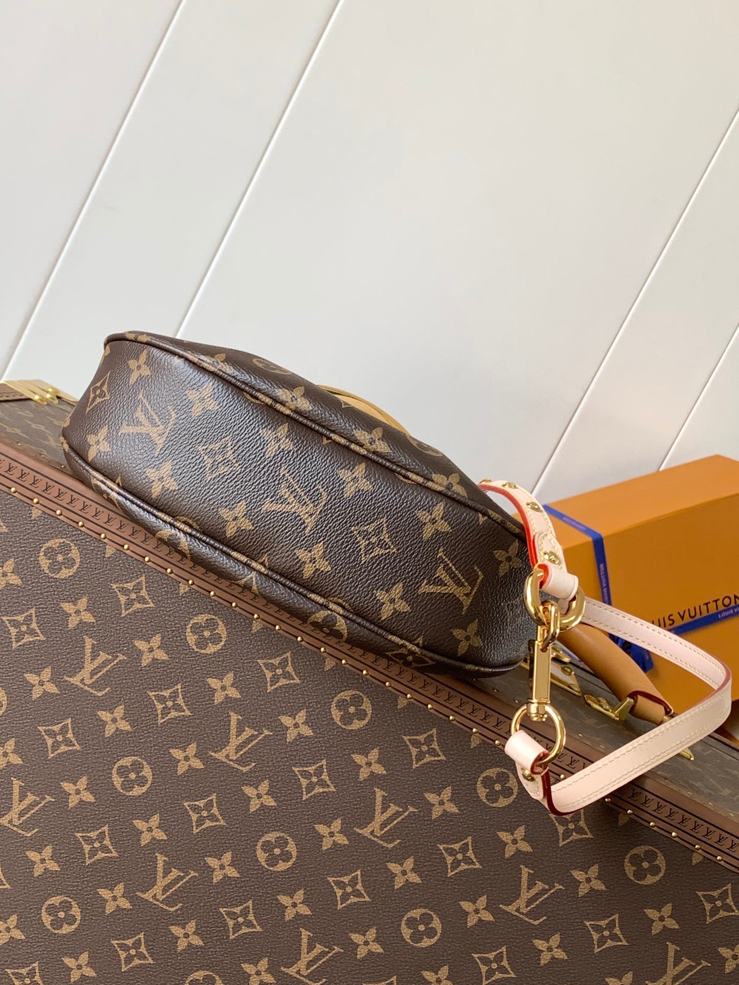 1:1 Replica LV crossbody bag