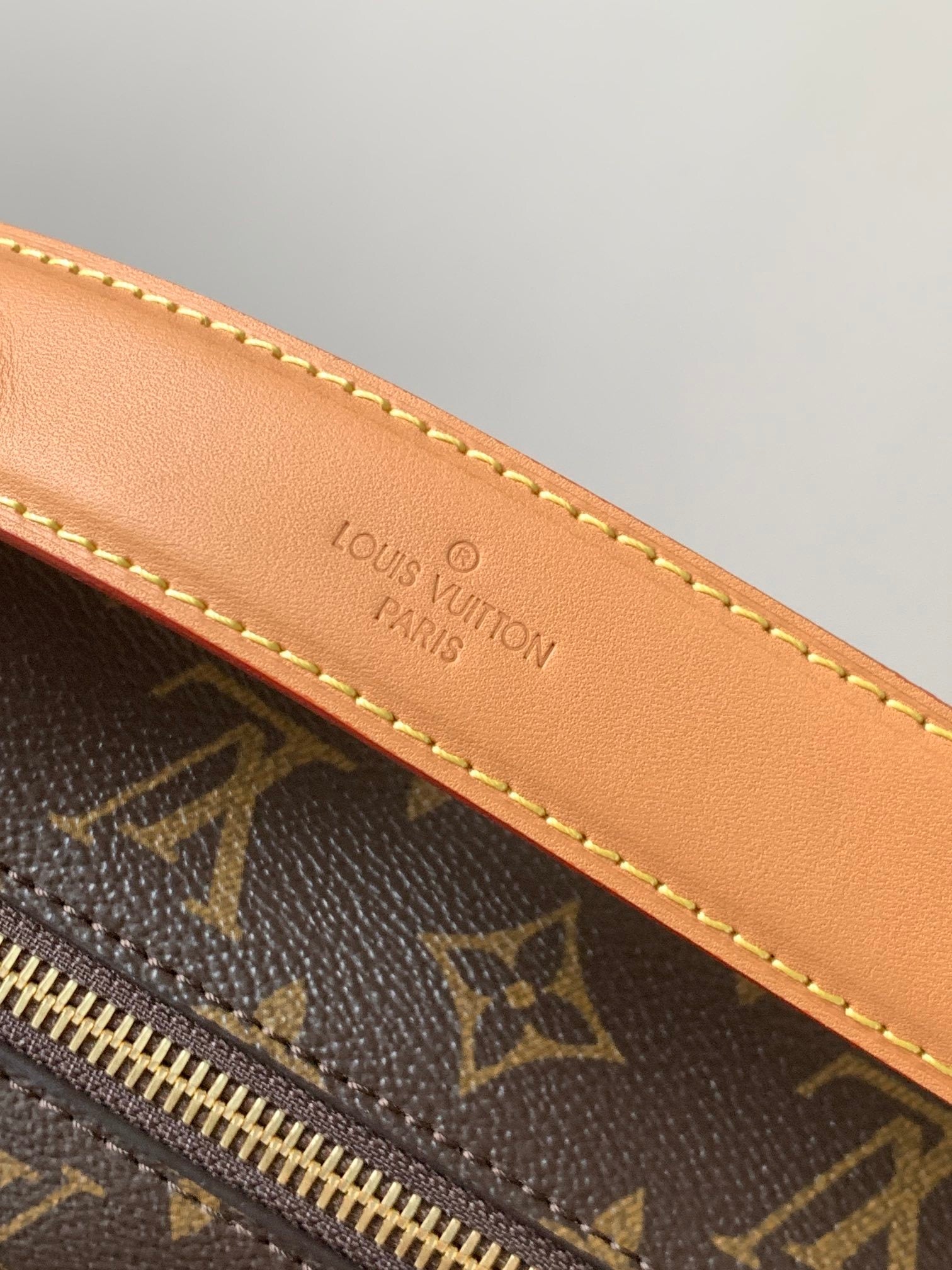 1:1 Replica LV box bag