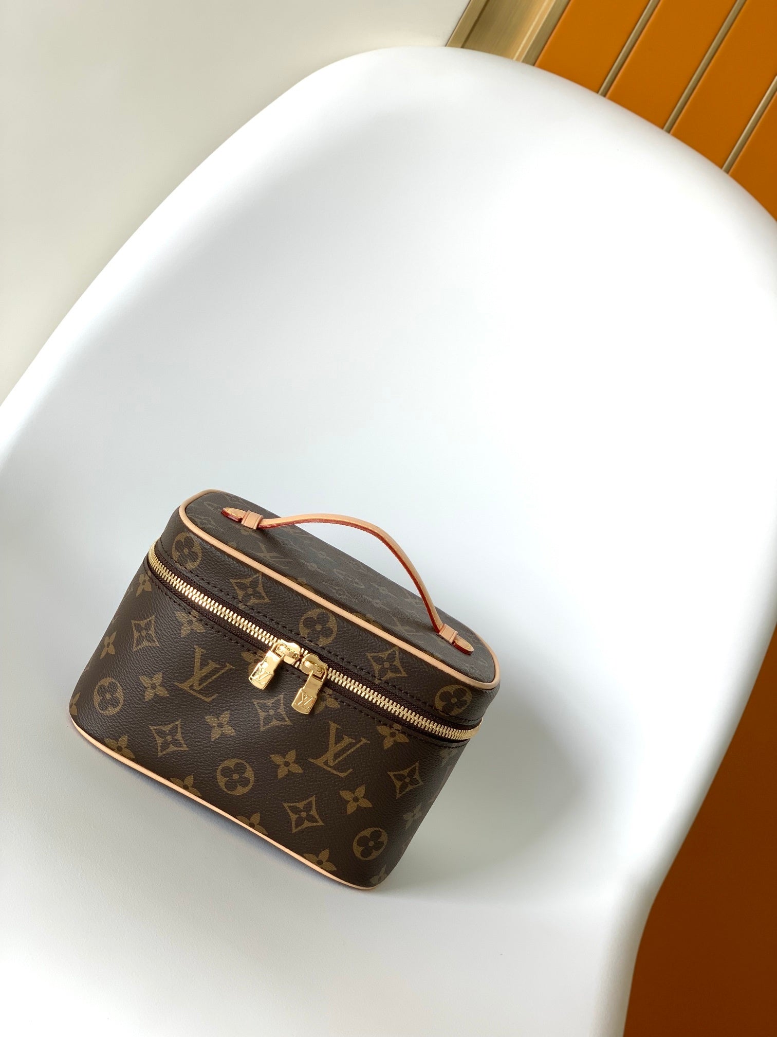 1:1 Replica LV handbag