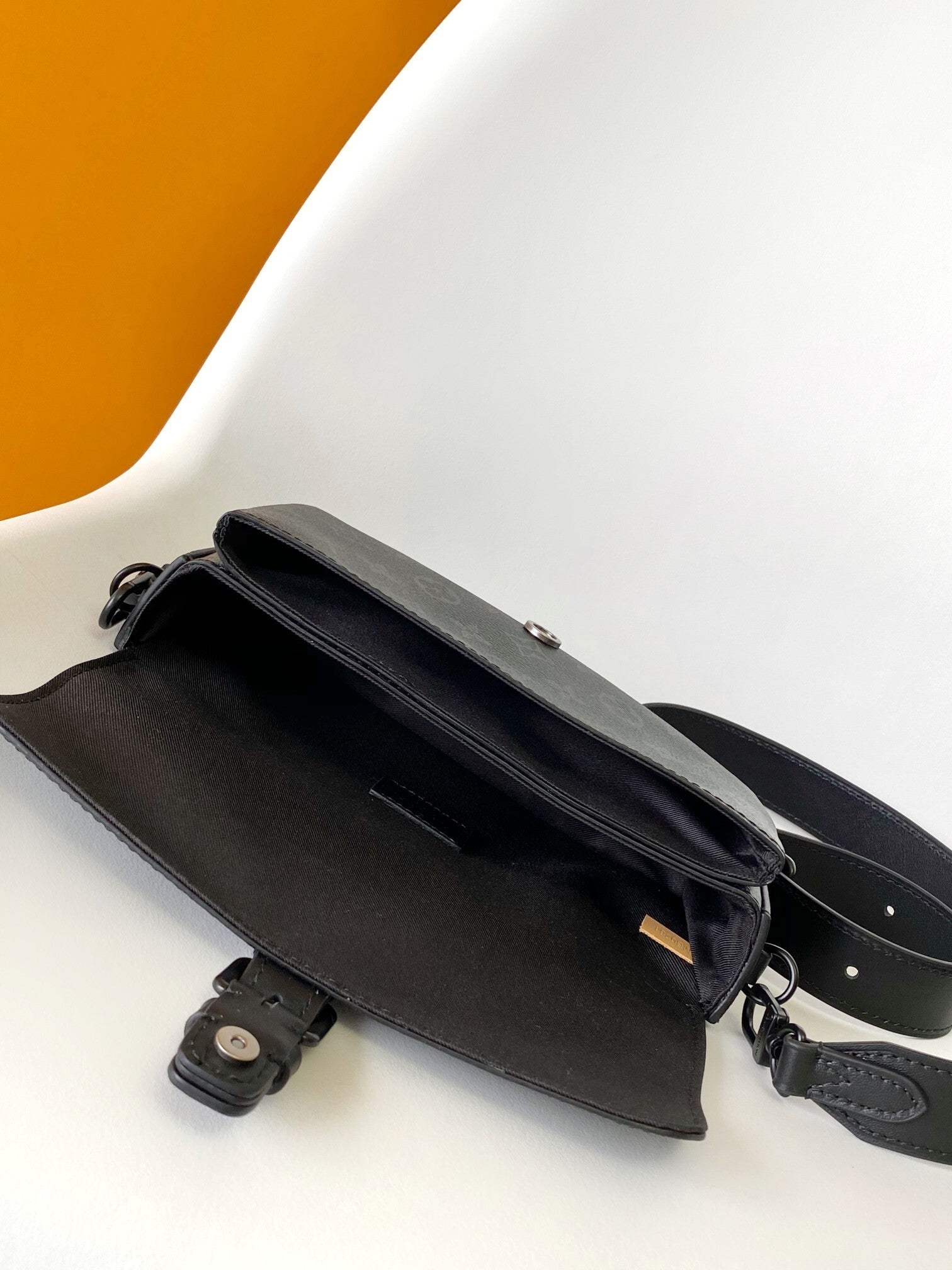 1:1 Replica LV crossbody bag