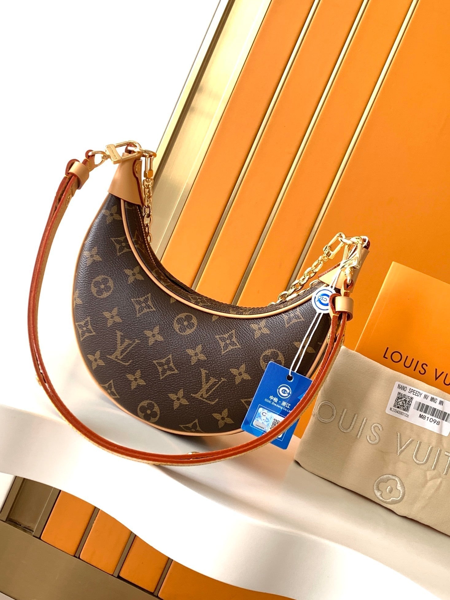 1:1 Replica LV One-shoulder bag