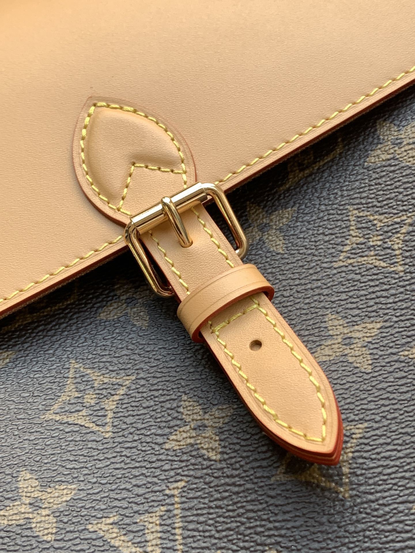 1:1 Replica LV backpack