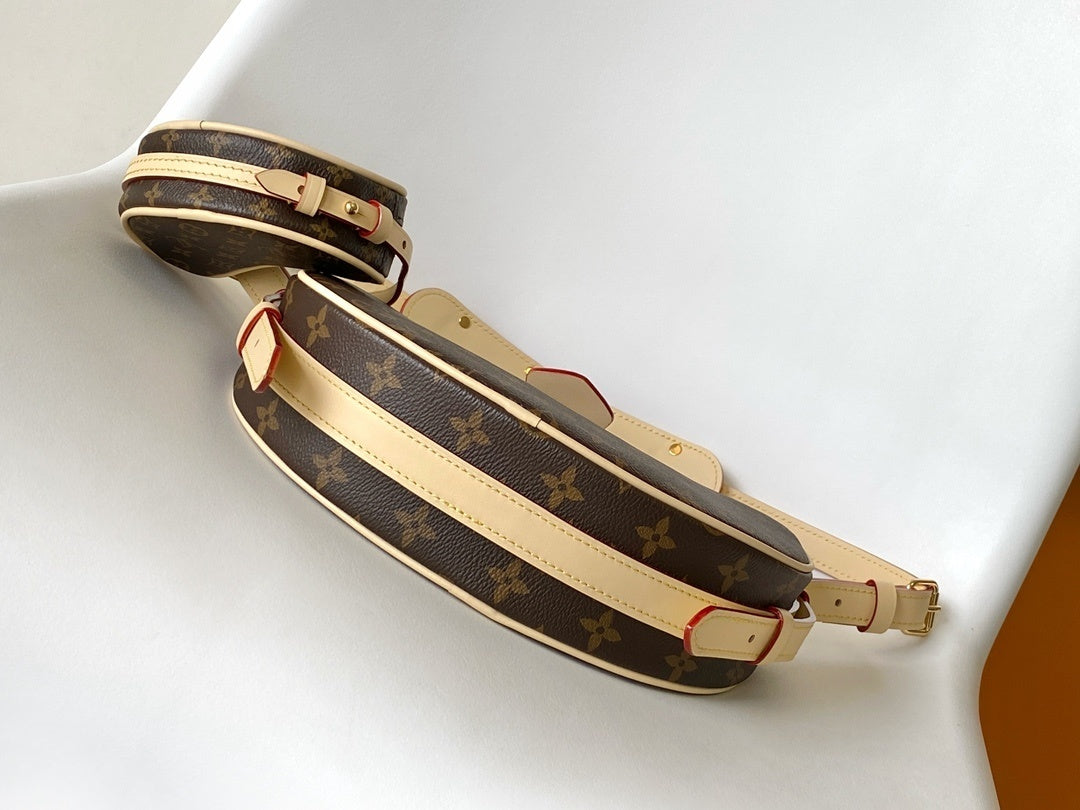 1:1 Replica LV armpit bag