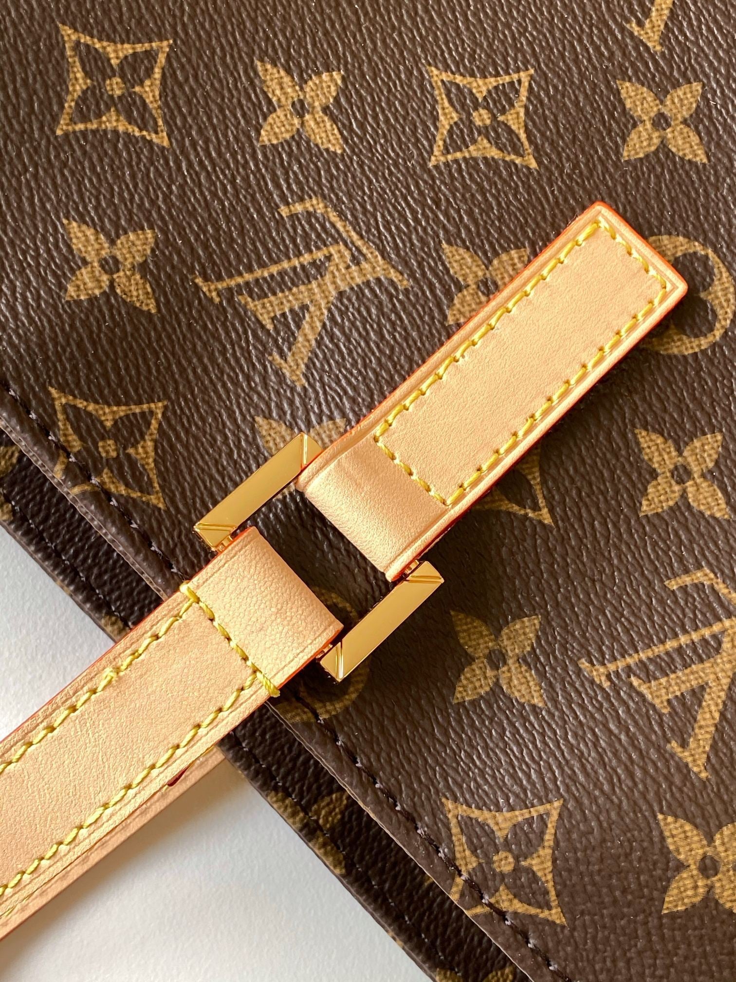 1:1 Replica LV Handbag