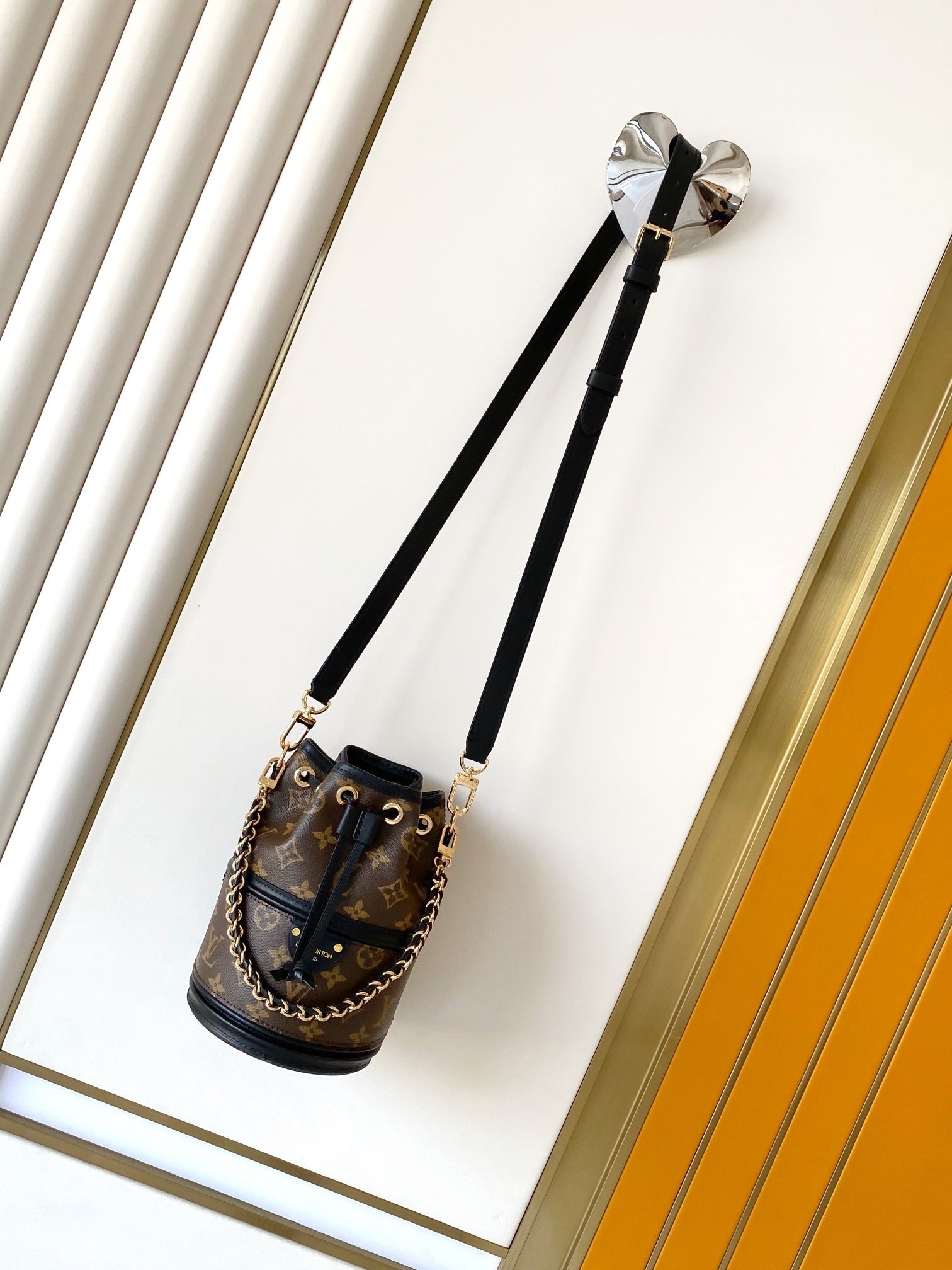 1:1 Replica LV crossbody bag