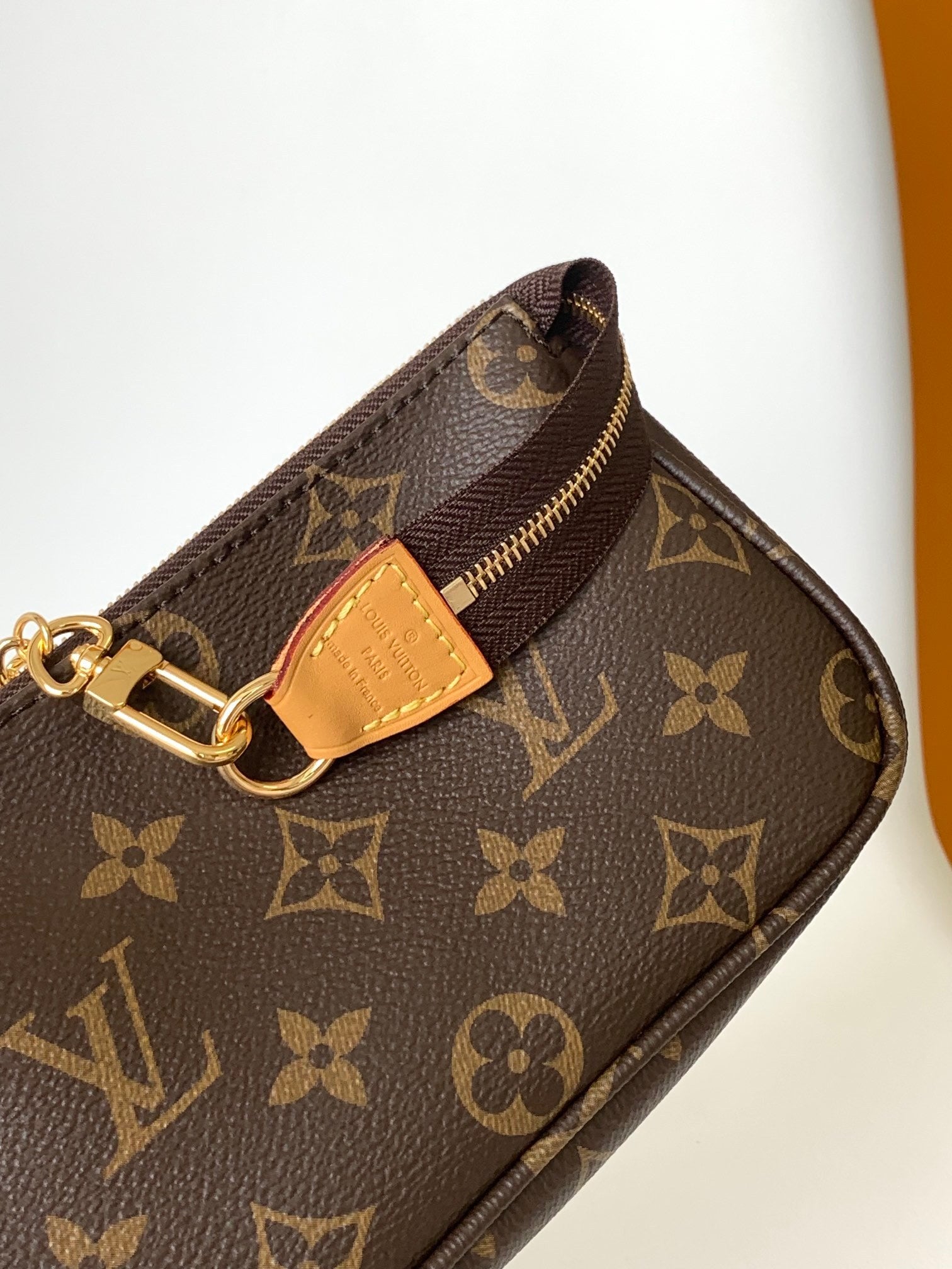 1:1 Replica LV bucket bag